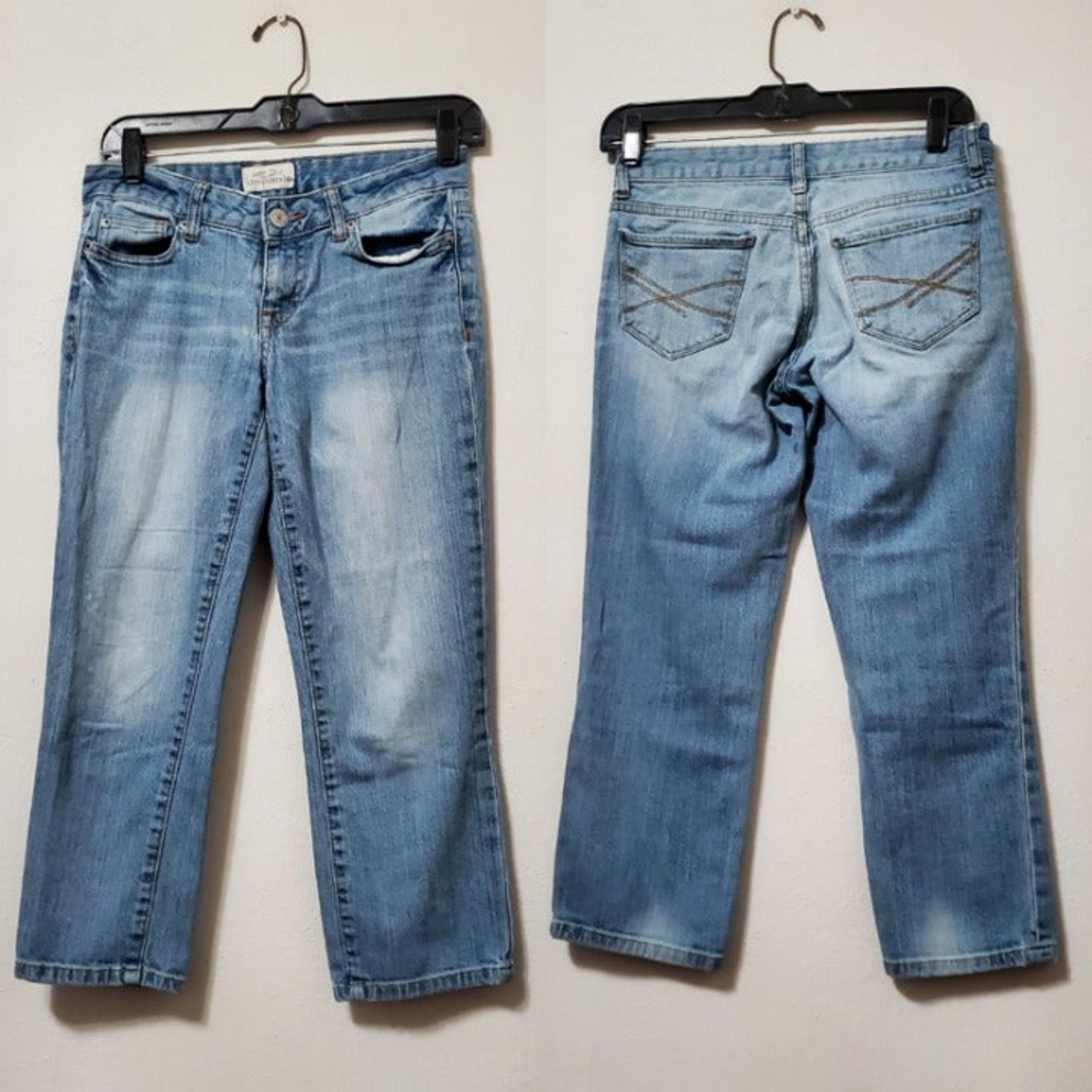 Aeropostale Women's Blue Denim Capri