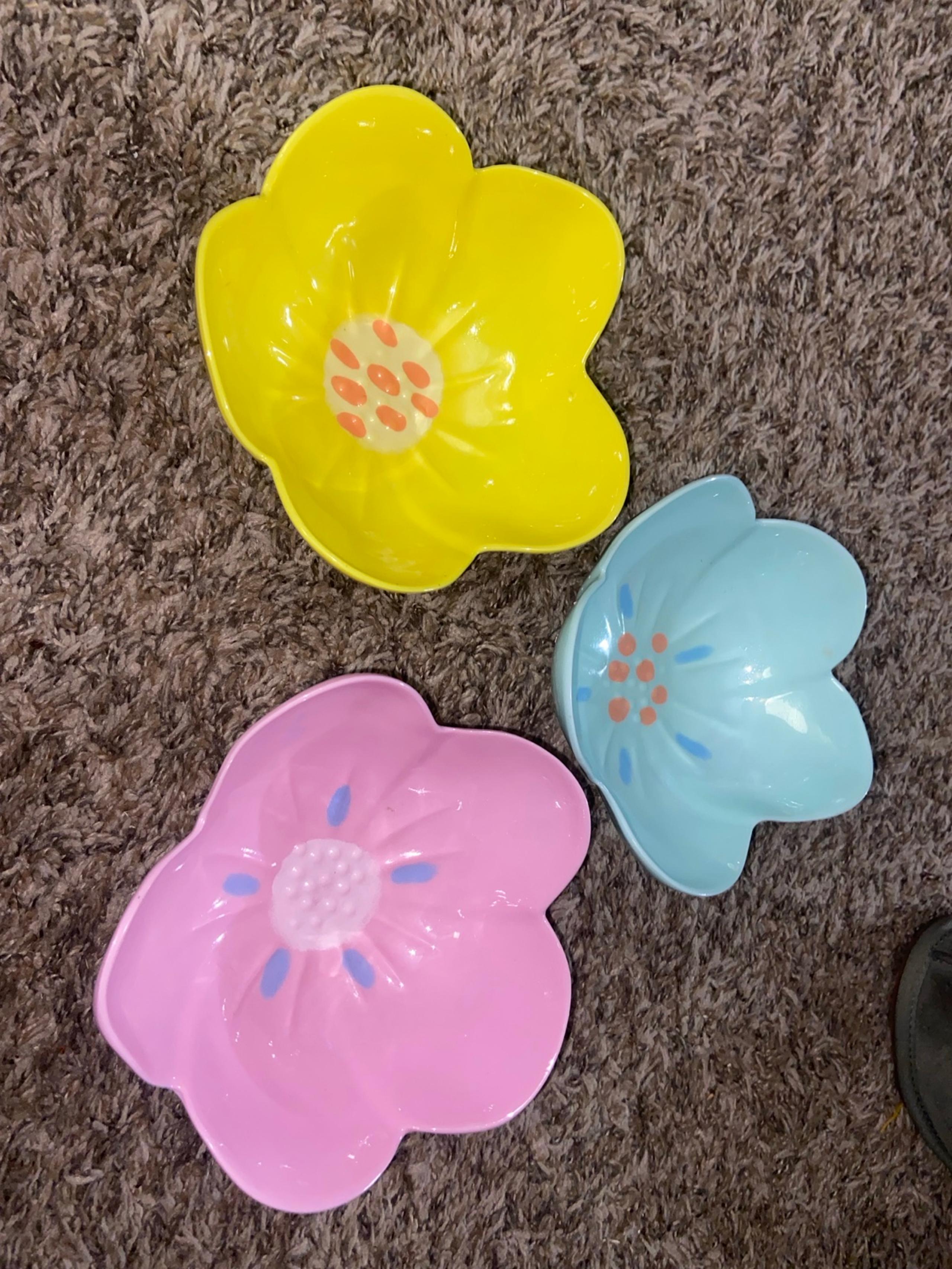 Set of 3 flower plastic bowls