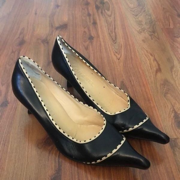 CHANEL Black and beige, low pumps pointy toe size 41