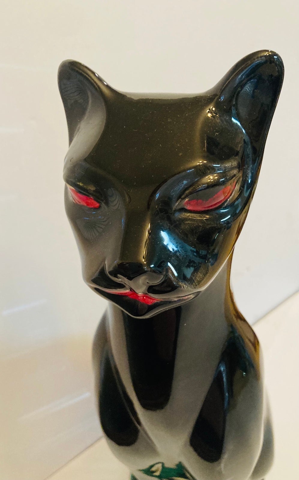 Sassy and sleek Vintage 16” Cat