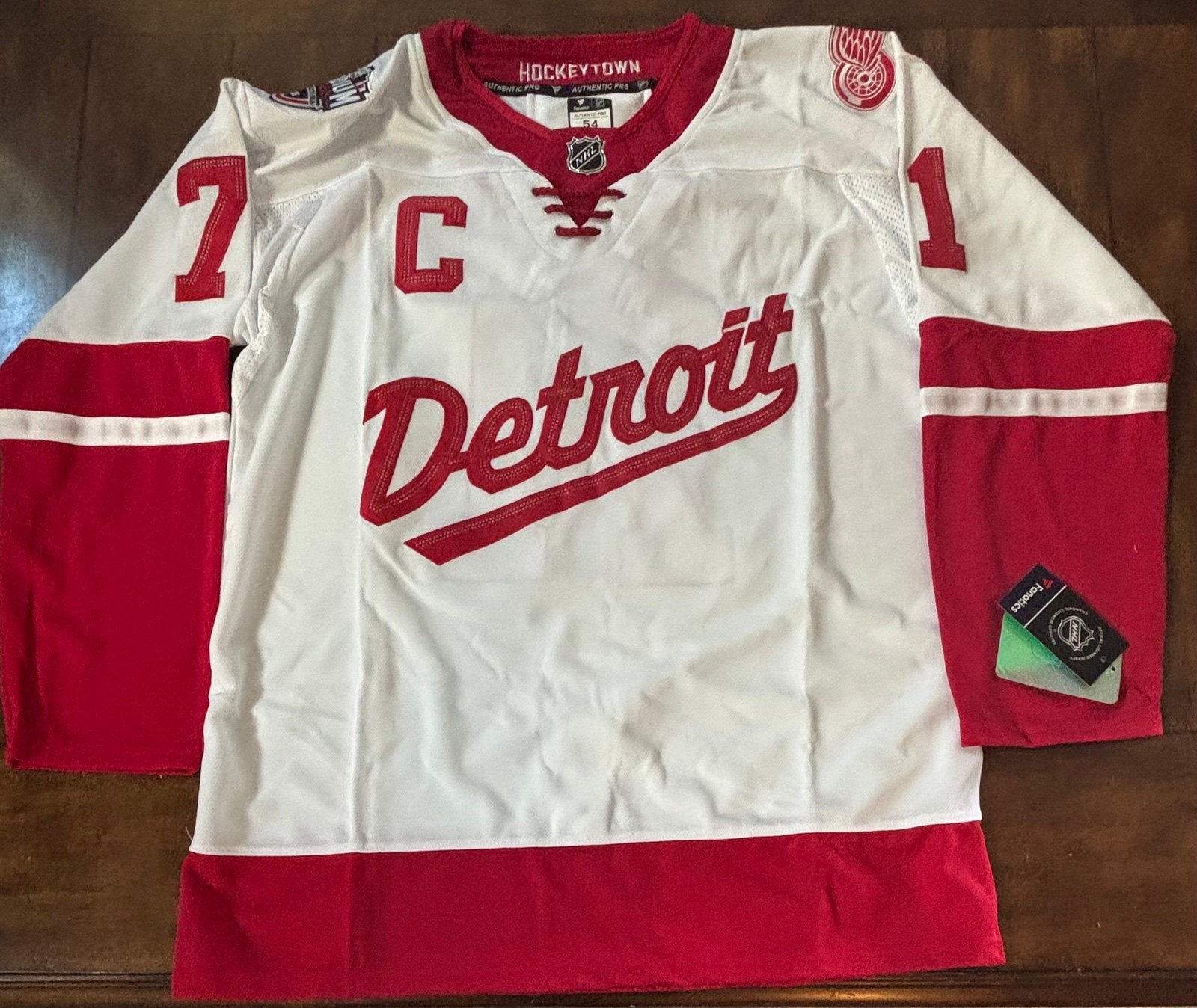 Detroit Red Wings Dylan Larkin # 71  Hockey  Jersey Size XL (54) NWT