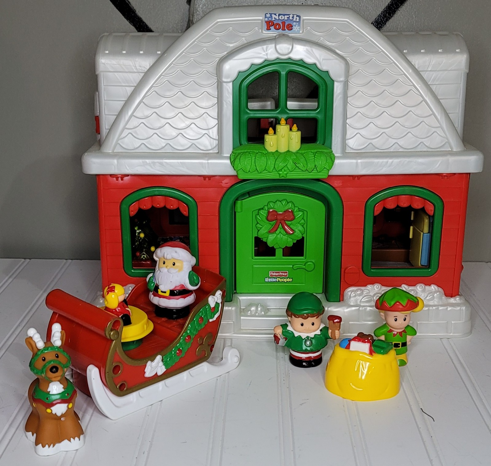 Little People North Pole Folding Cottage House Night Before