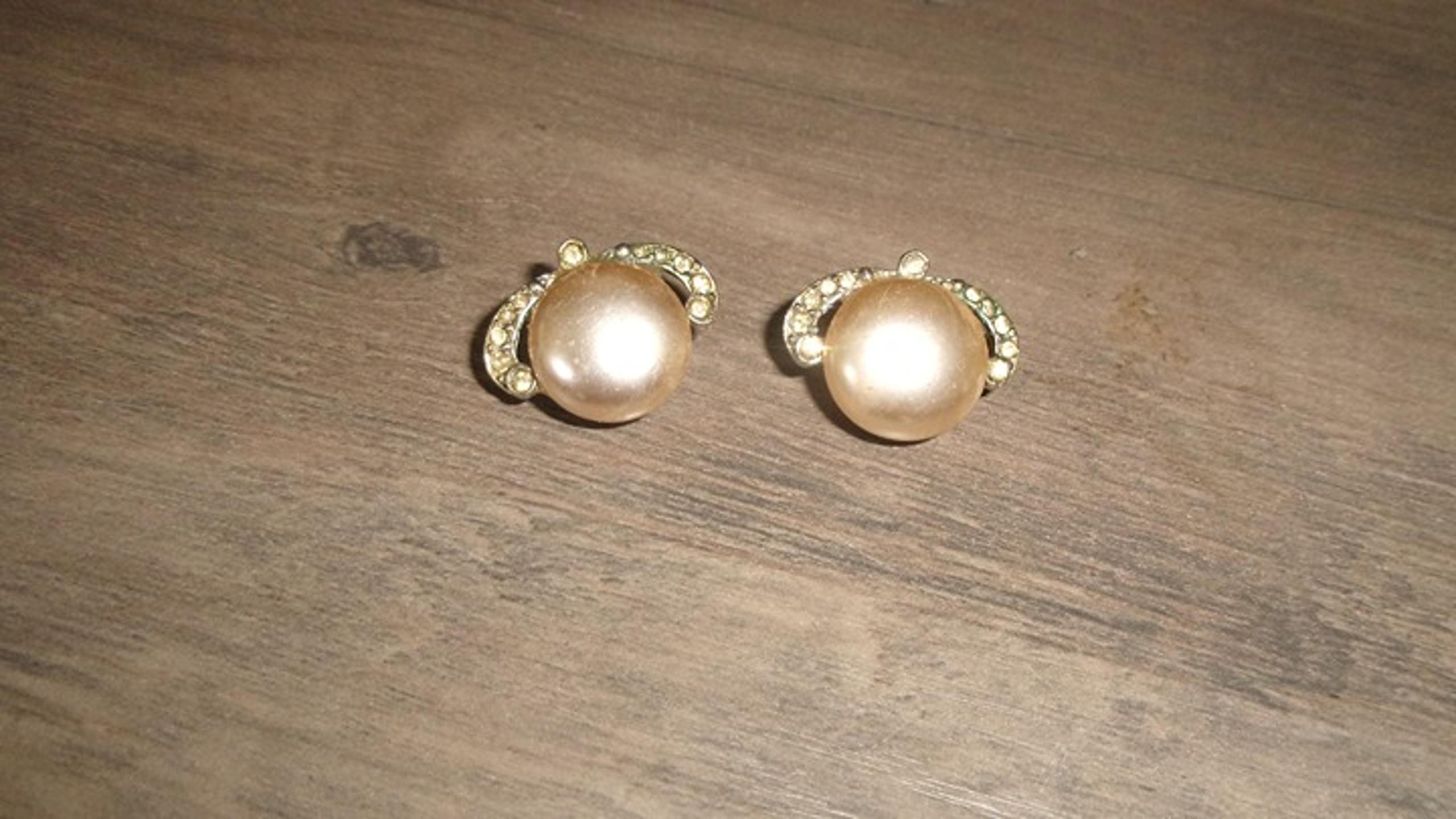 Clip earrings silver tone pearl rhinestones