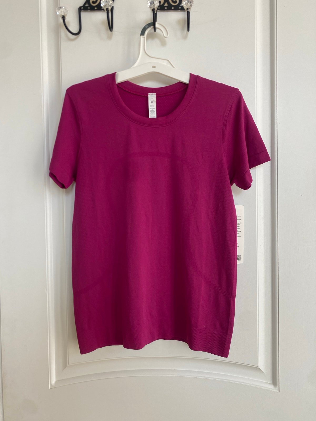 NEW Lululemon swiftly breathe shirt * Ripened Raspberry