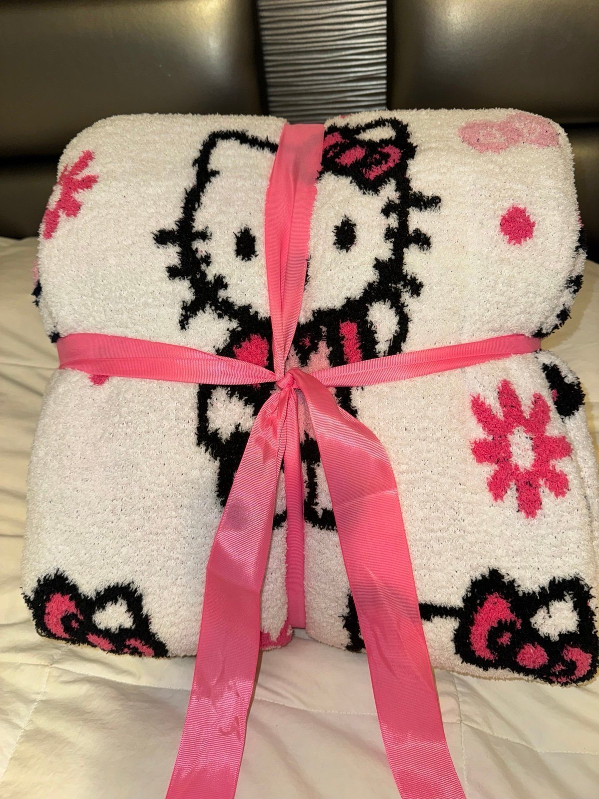 Hello Kitty Pink Bow Sherpa Twin Blanket
