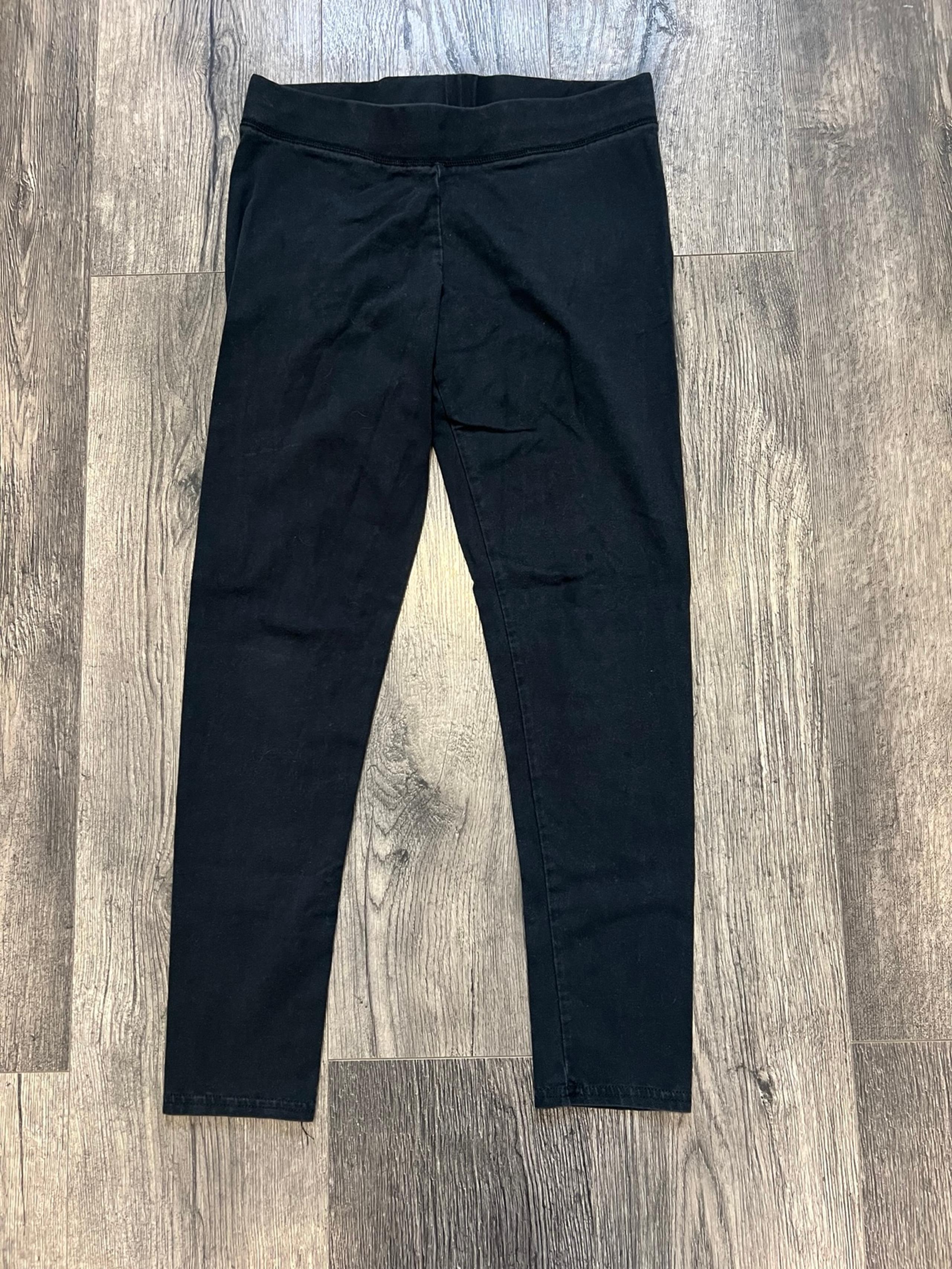 Women’s Aerie leggings.