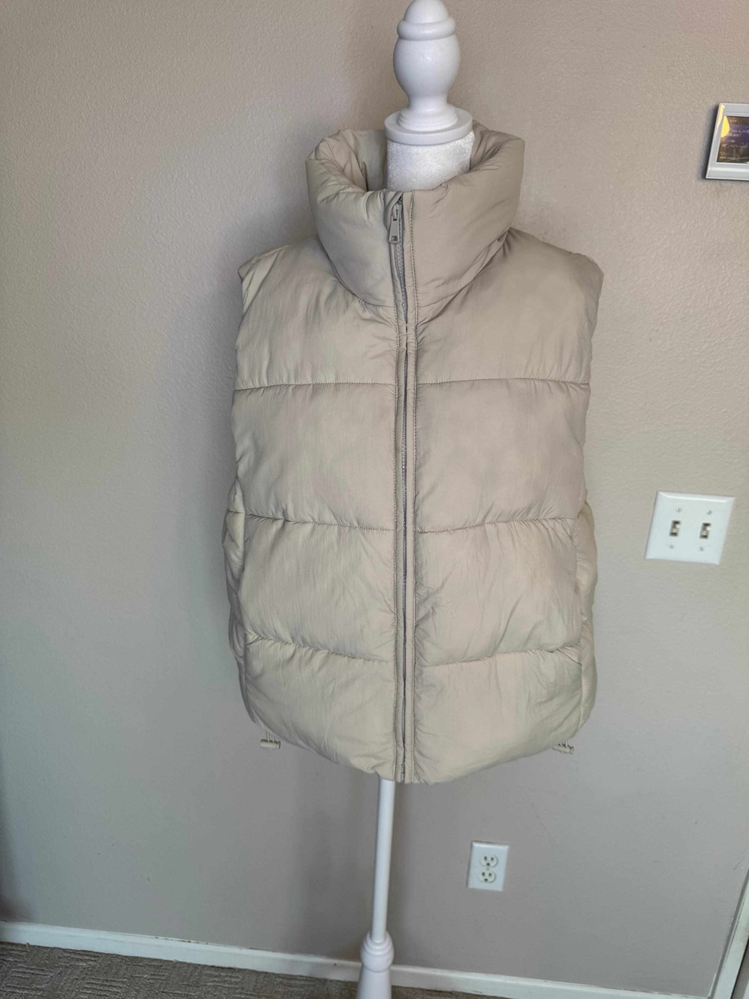 Gap- Puffer Vest -Size Large