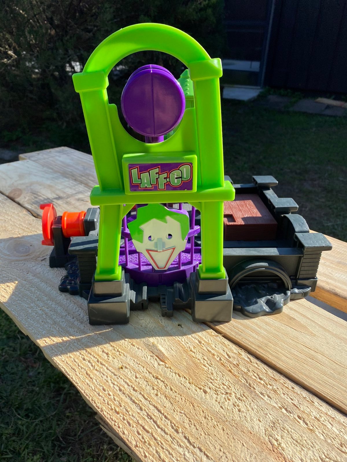 Geotrax Fisherprice Batman Gothem City & Jokers Lair