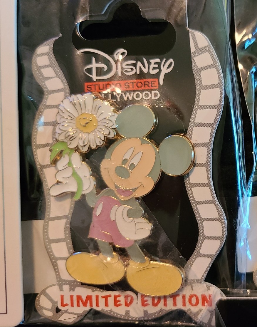 Disney DSSH Mickey Mouse Petals and Pals LE400 Pin