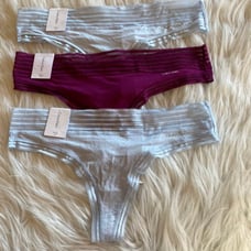 Medium Calvin Klein Thongs