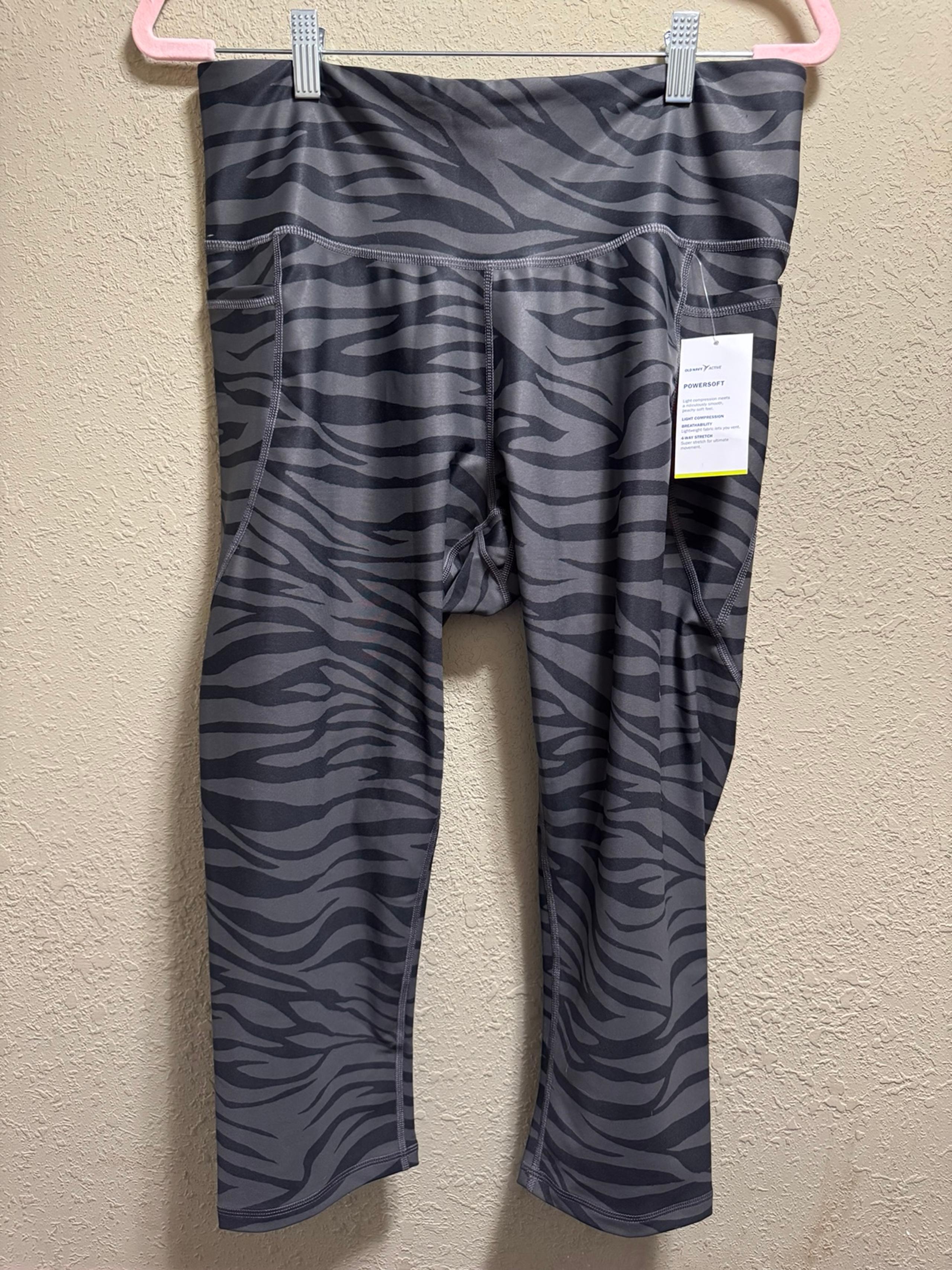 Old Navy Active Powersoft Gray Animal Print Cropped Leggings Size XL