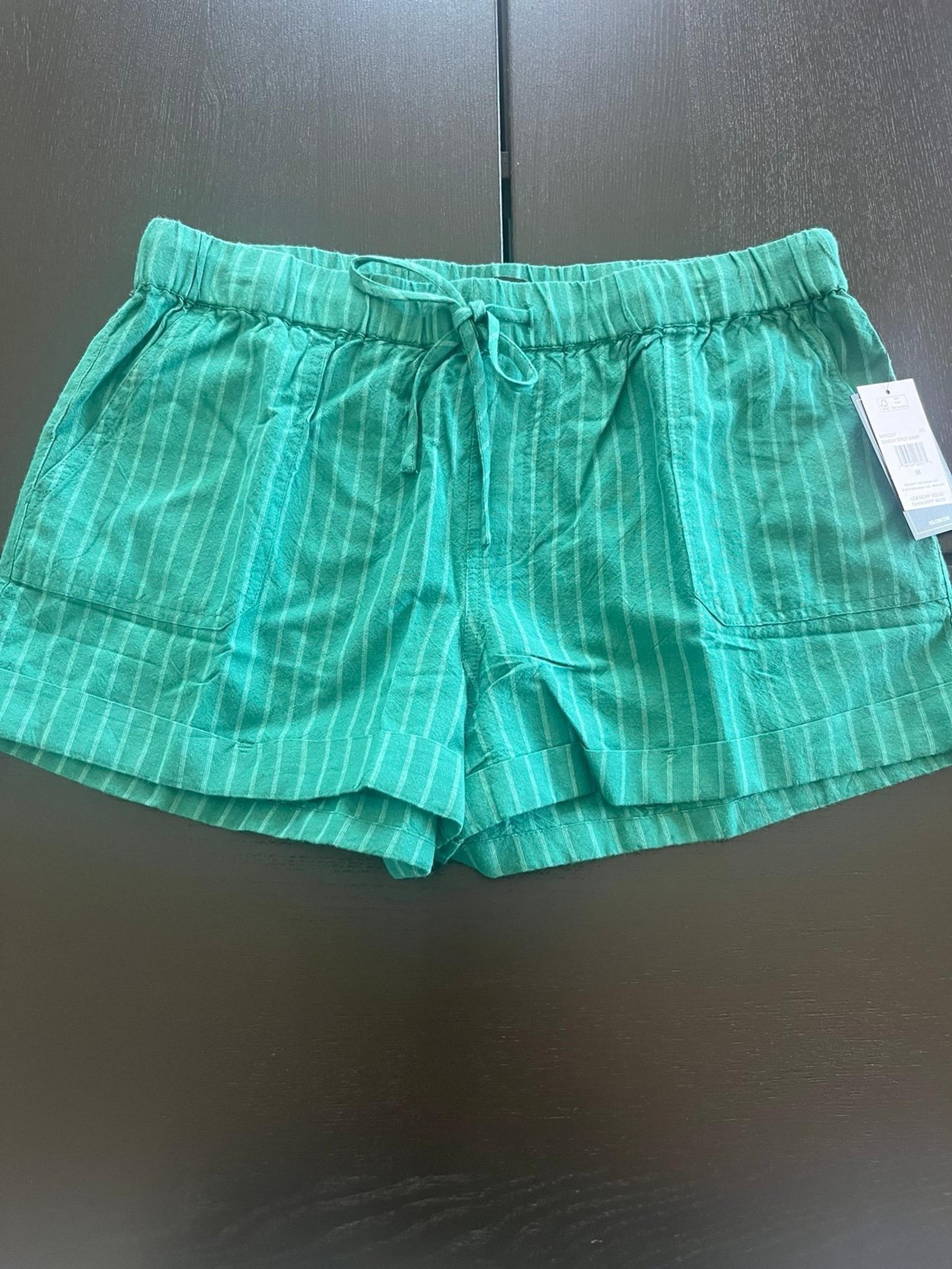Brand New Women’s Volcom Shorts Size Medium