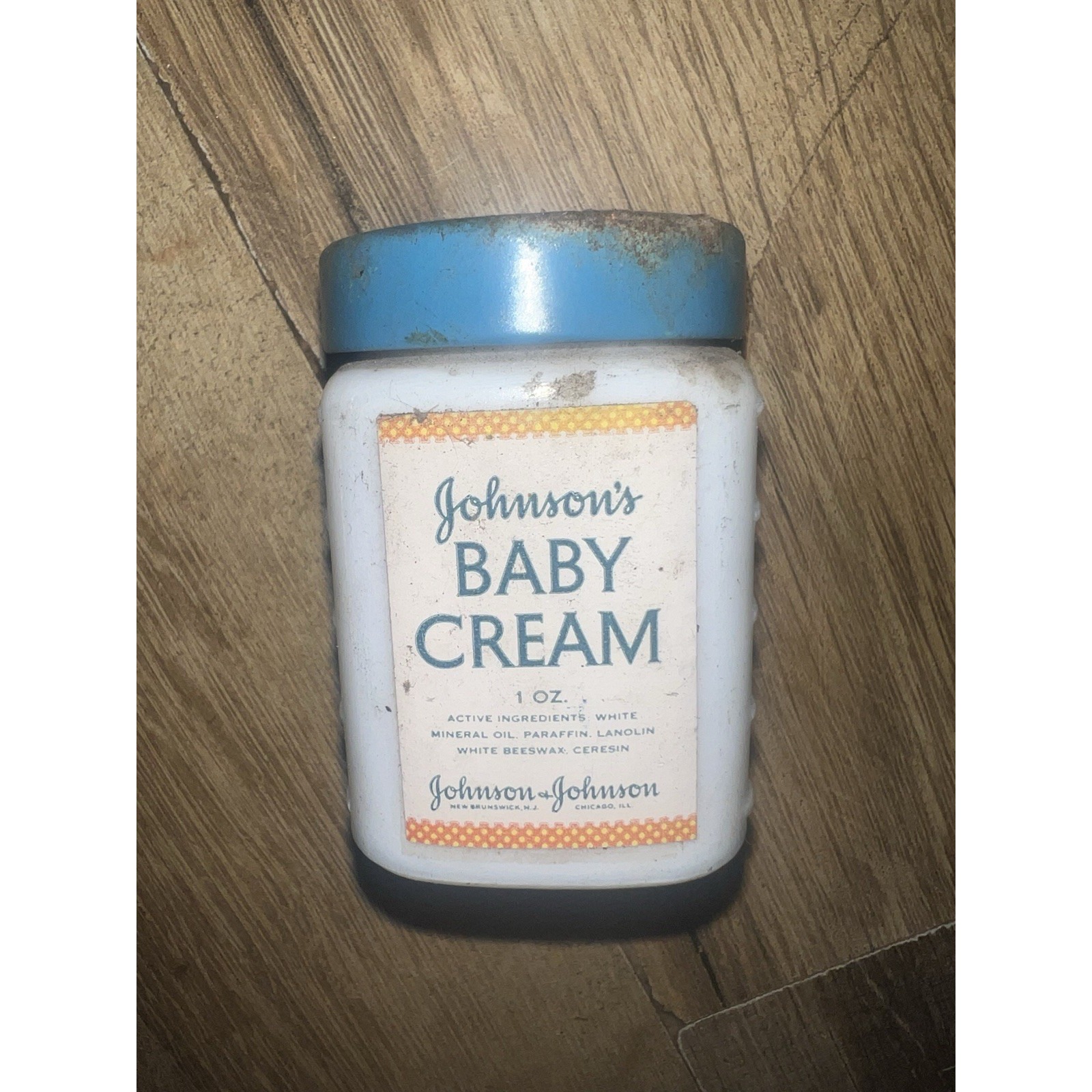 VINTAGE 1950'S JOHNSON'S BABY CREAM MILK GLASS JAR • 1oz FULL