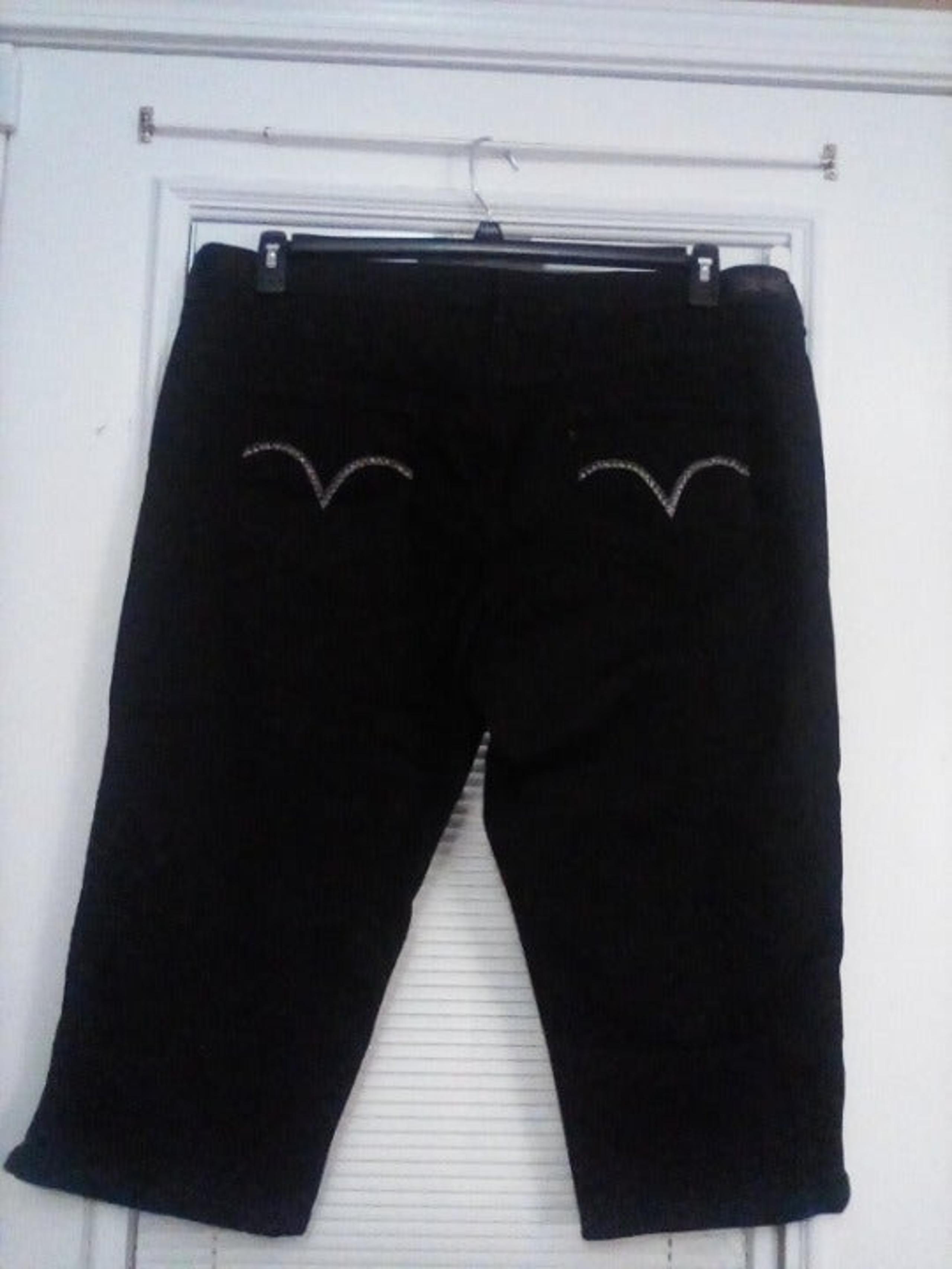 LEVI'S PERFECTLY SHAPING PLUS SZ 24 W
