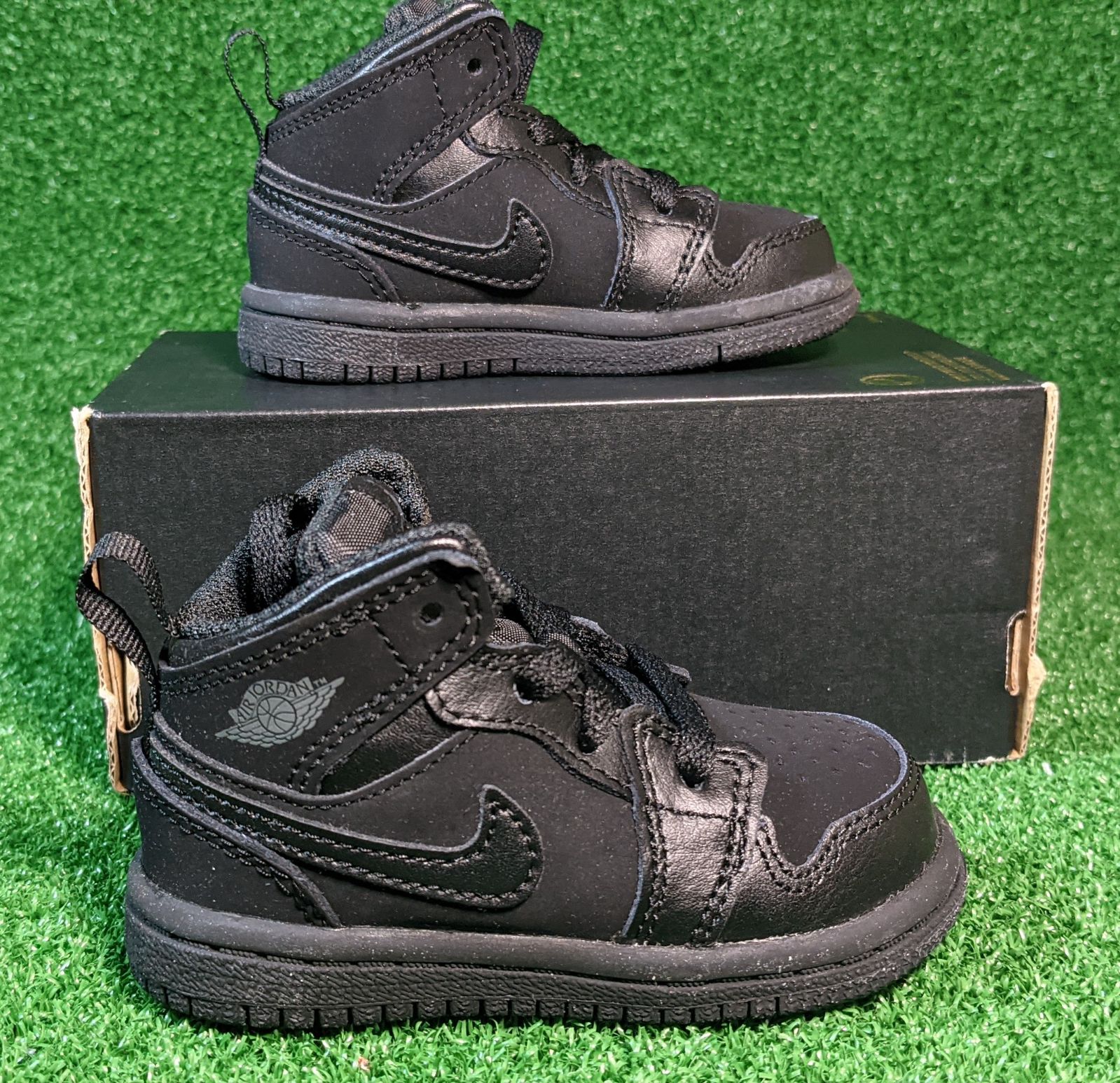 Nike Jordan 1 Mid Black/Dark Grey-Black