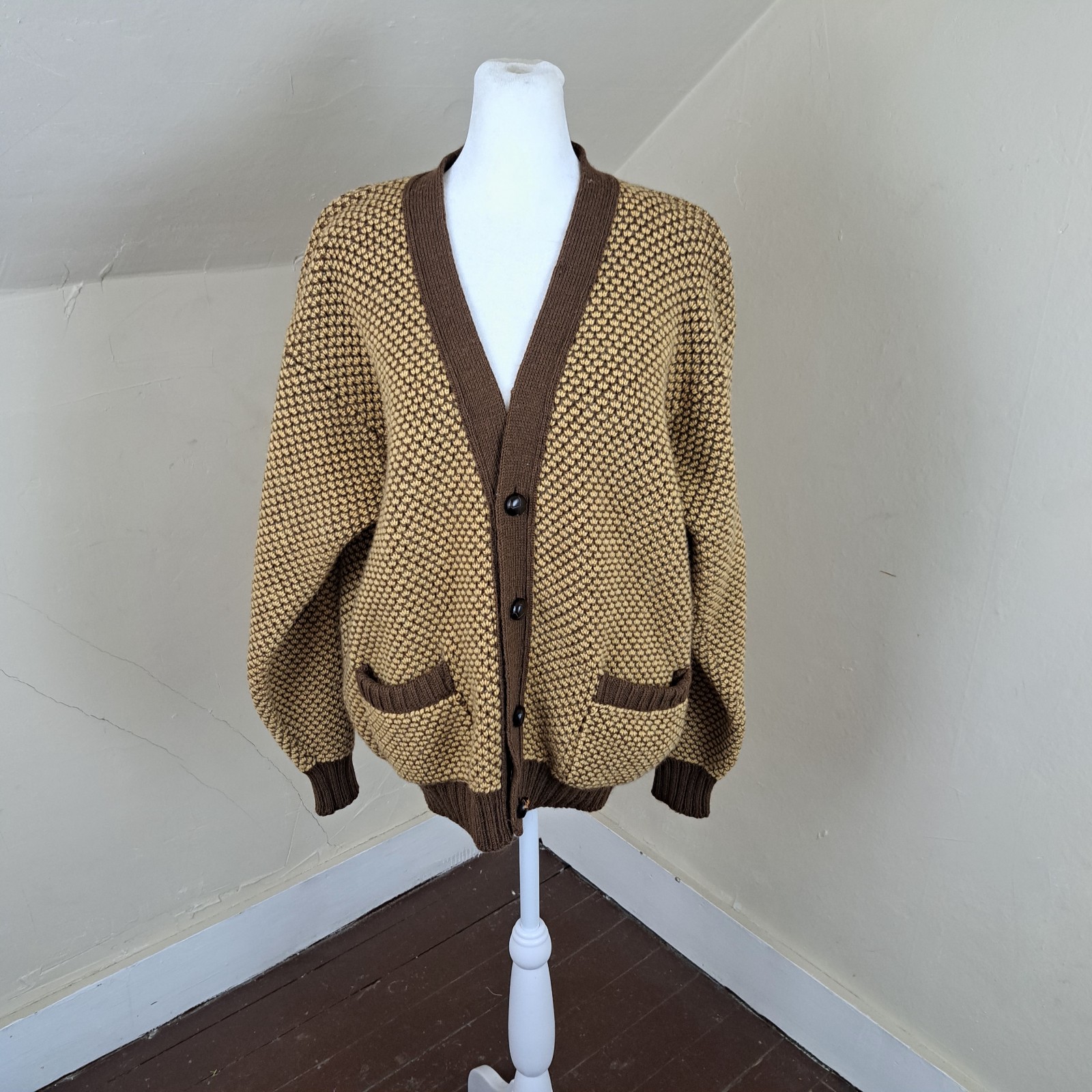 Vintage PRINGLE of SCOTLAND Pure Wool Brown Cardigan Size M