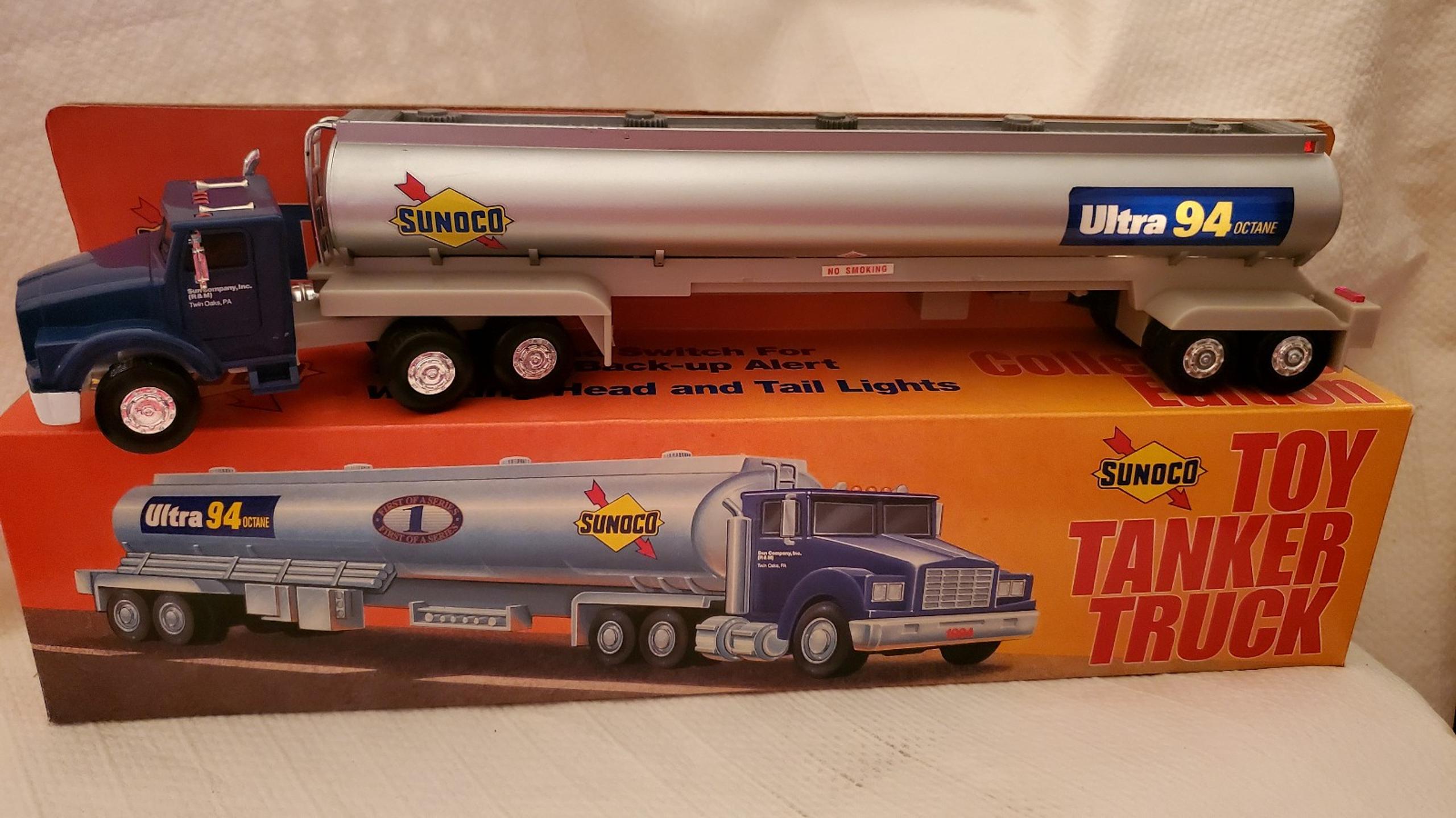 1994 Sunoco Toy Tanker Truck Collectors Edition with Working Lights and Sound