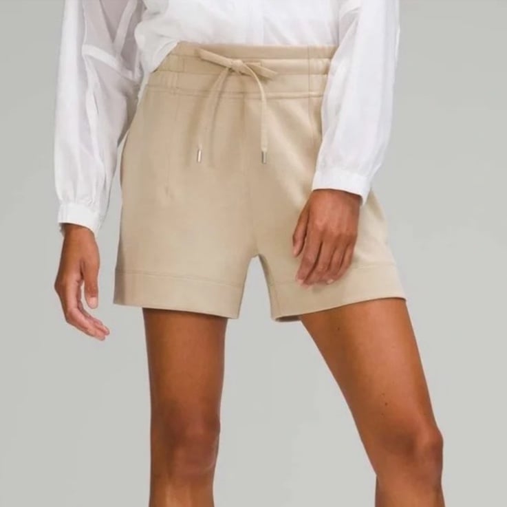 Lululemon Soft Ambitions 4” High Rise Sweatshorts in Trench