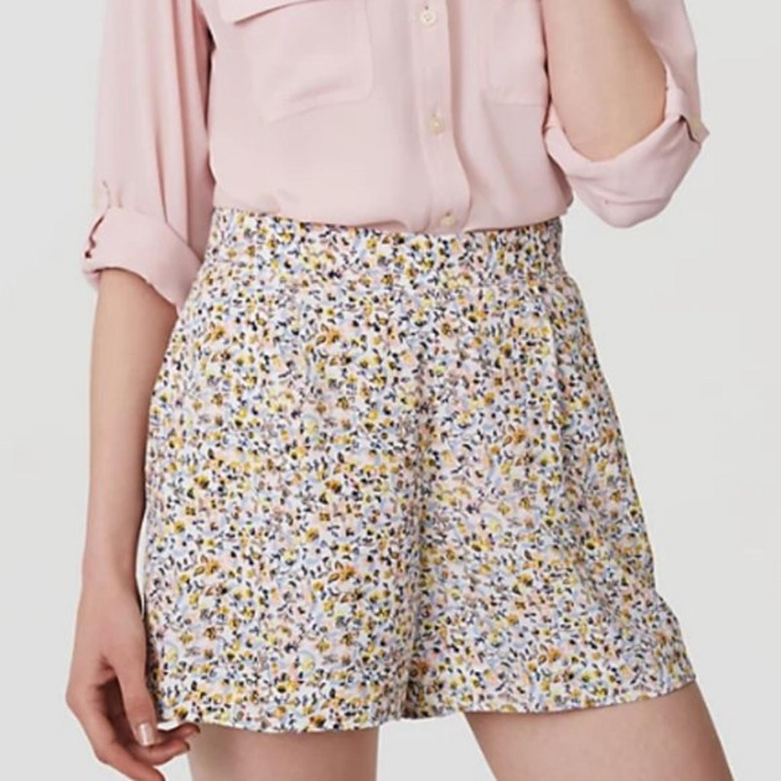 Ann Taylor LOFT Size 2 Shorts Inked Floral High Waisted Pleated Flowy Yellow