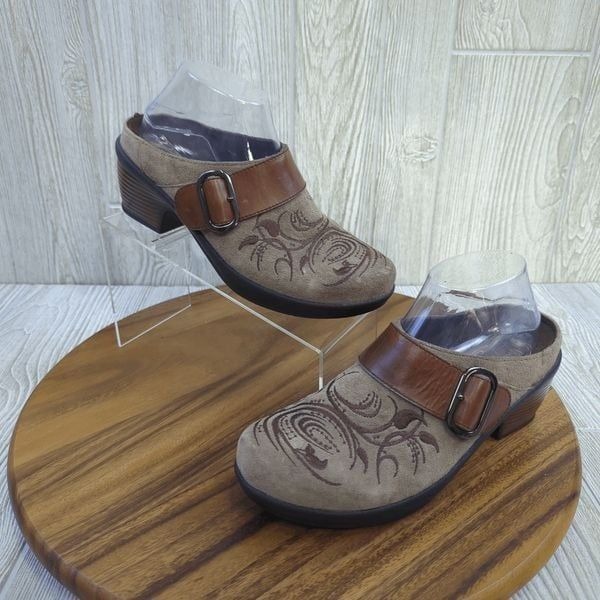 Klogs Women's 8.5 Brown Paisley Embroidered Embossed Leather Buckle Mule Clogs