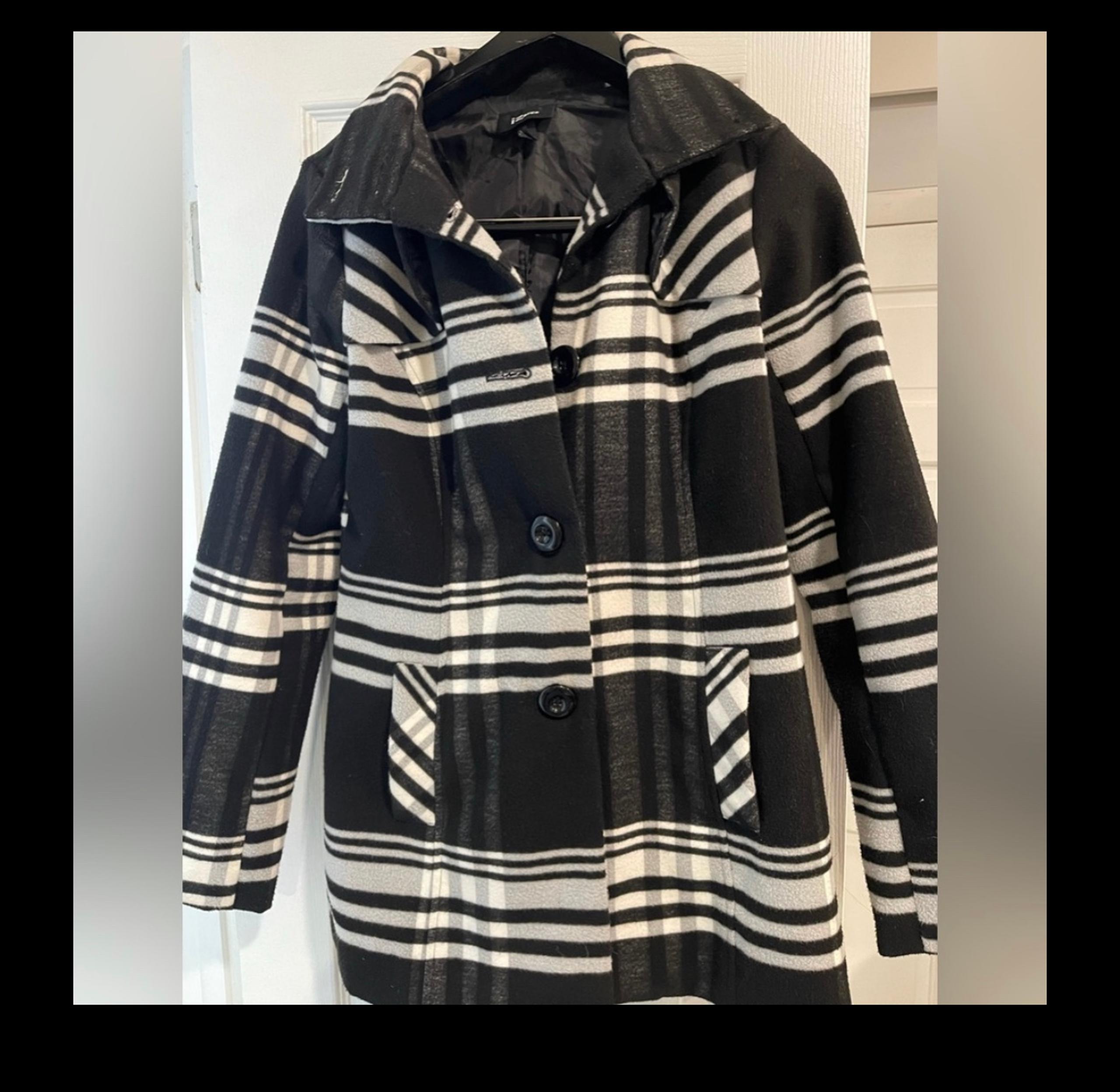 This pea coat is like new and super warm! It is black, white and gray plaid. Siz