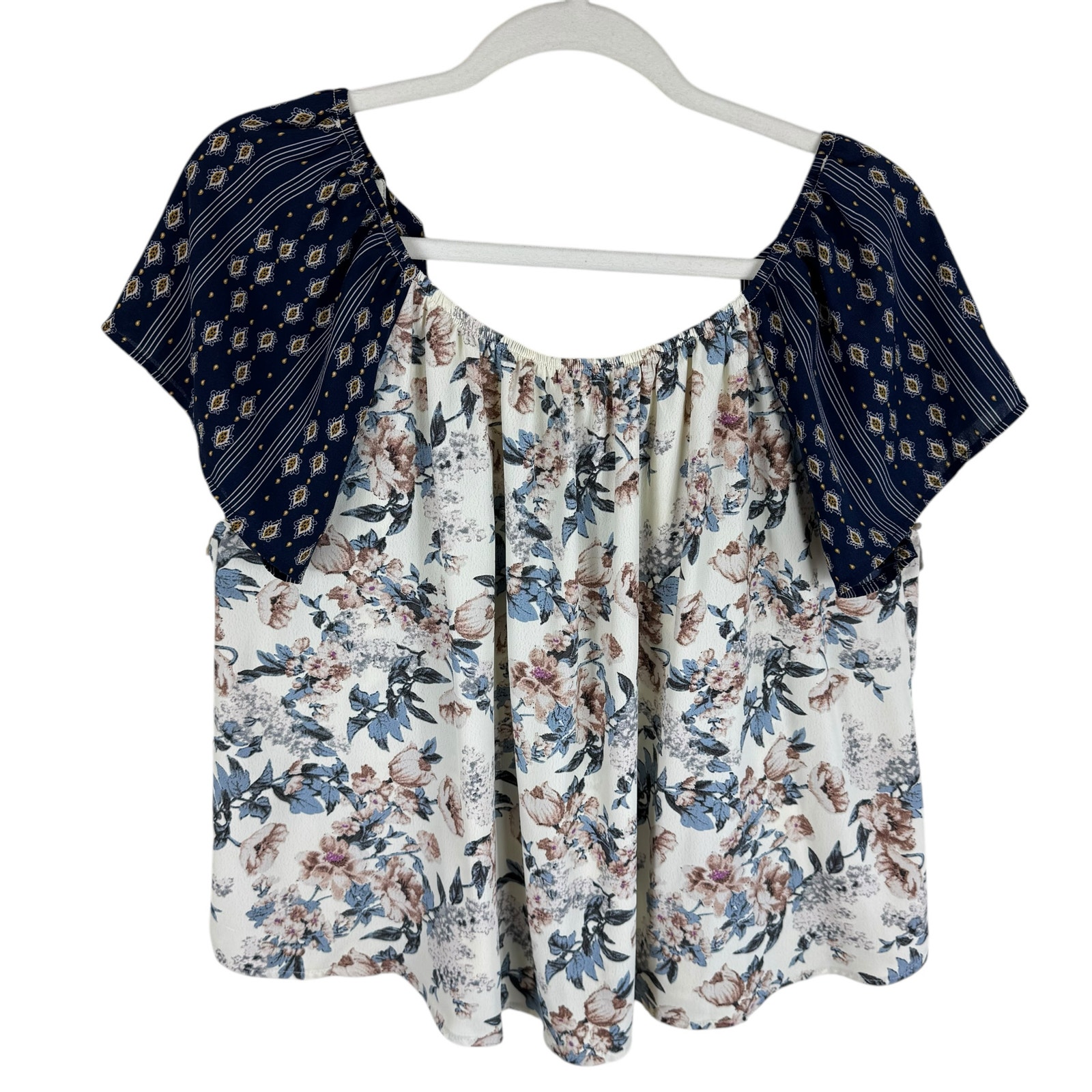ee:some Floral Flutter Short Sleeve Flowy Scoop Neck Lightweight Blouse Size L