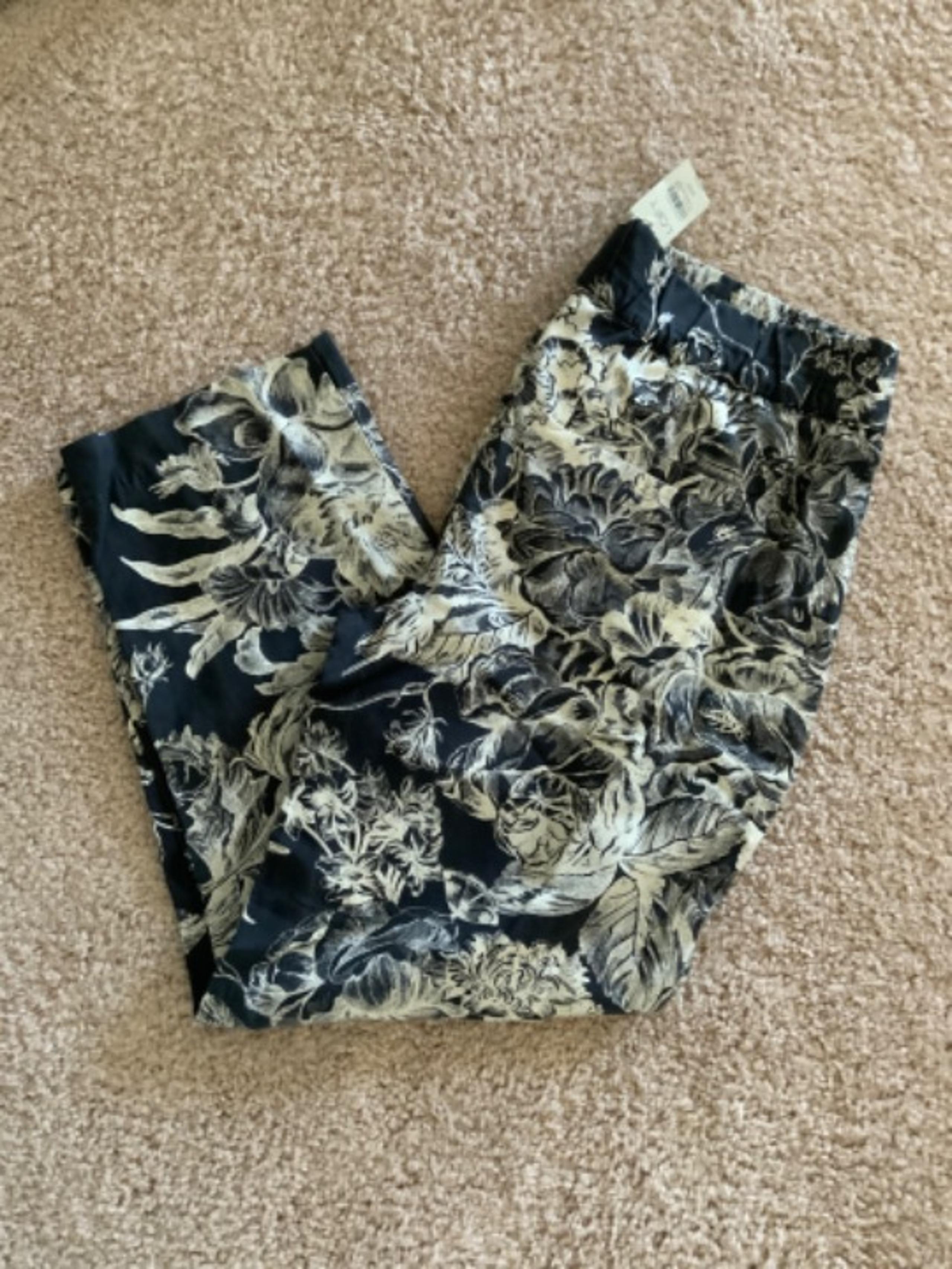 LOFT Floral Cropped Pants, Size XSP
