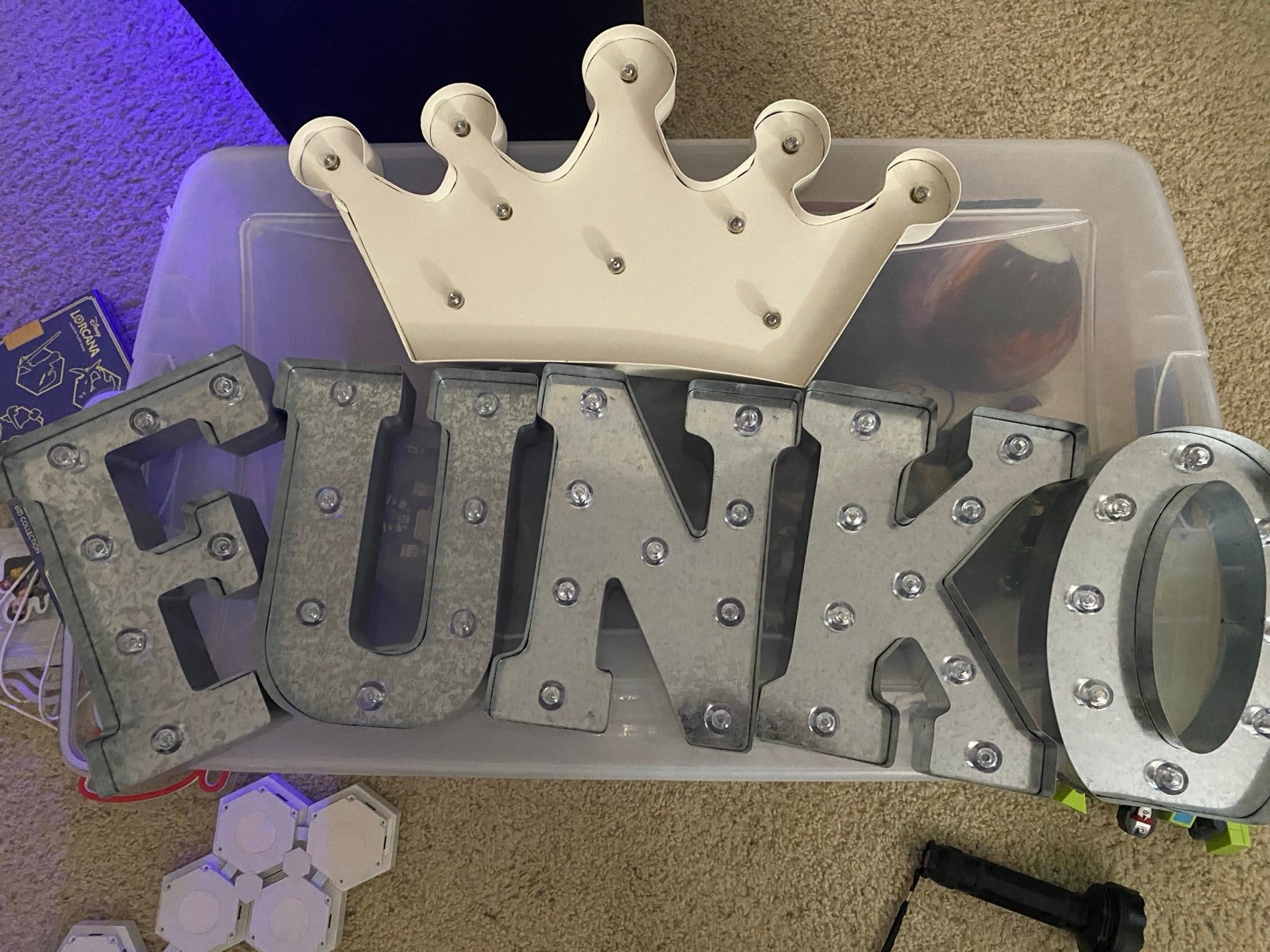 Funko metal letter and marquee crown light signs works but needs batteries