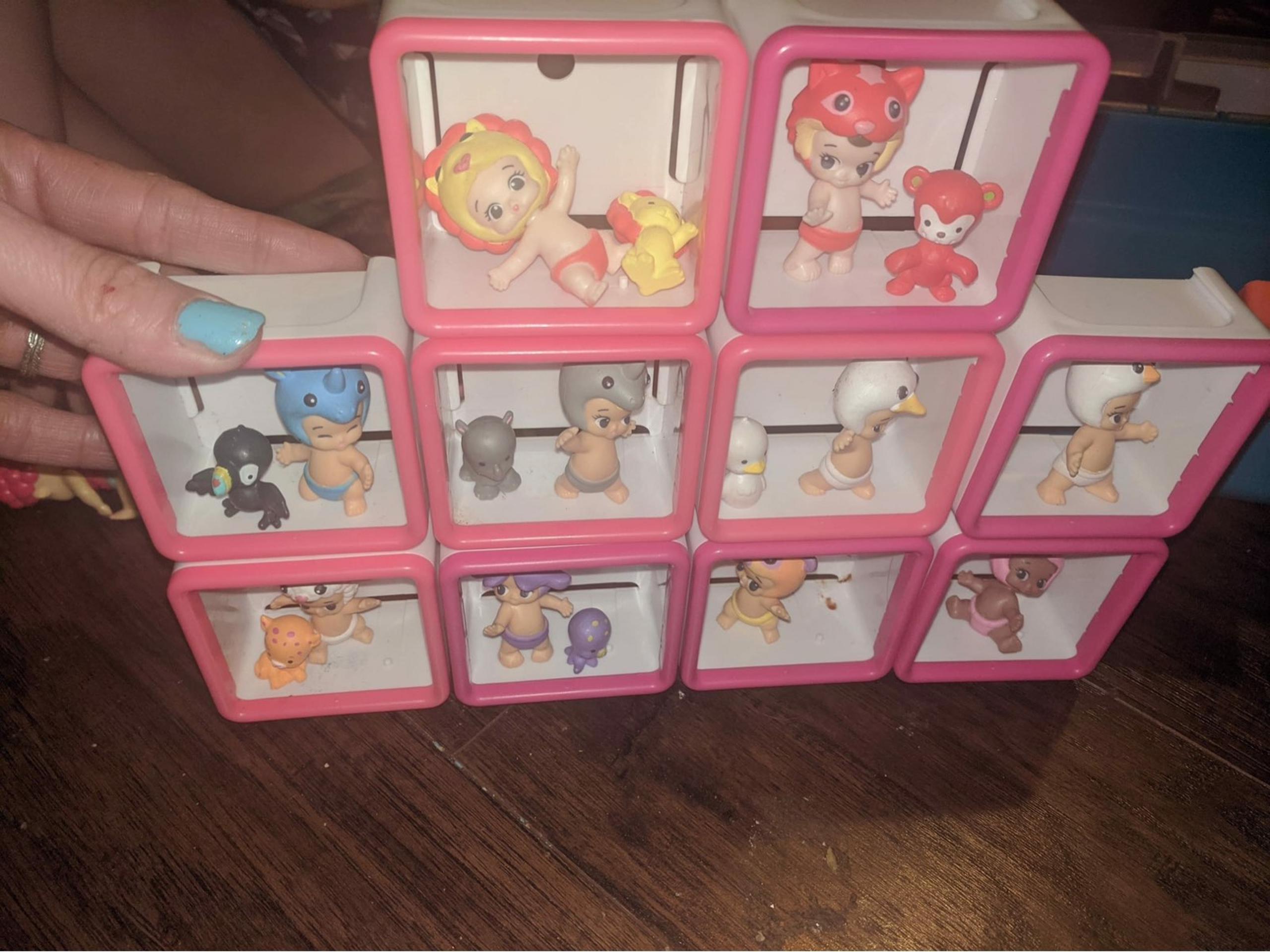 Twozes mini blind bag baby dolls and pets lot