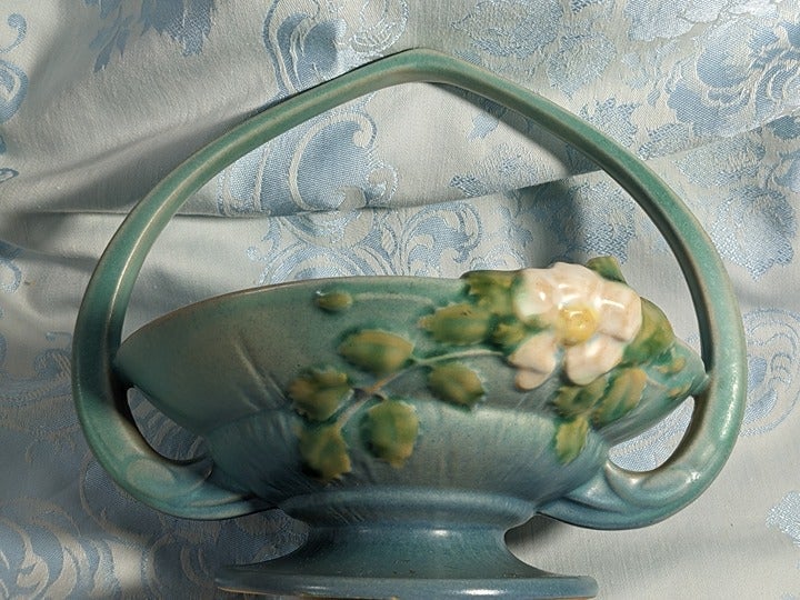 Americana History Vintage Roseville Pottery White Rose On Blue Basket #362-8