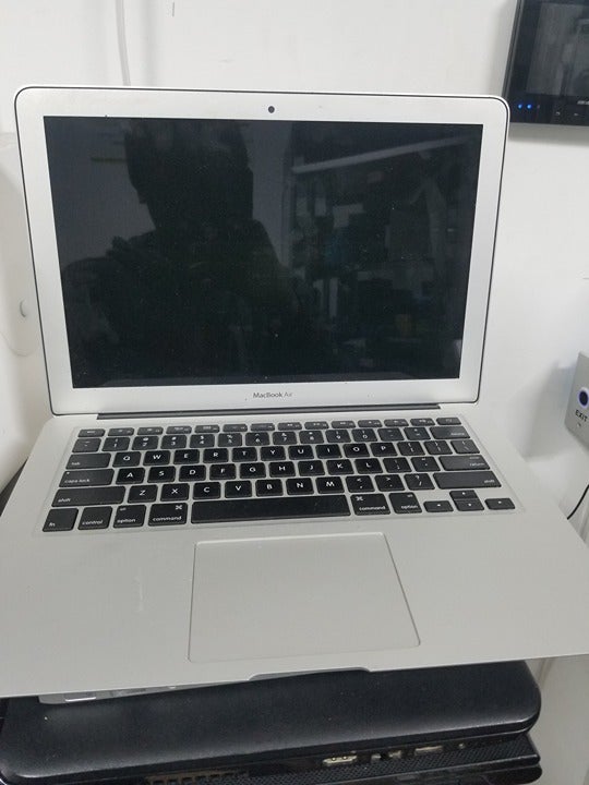Apple 13 MacBook Air , Early 2014 256GB HD
