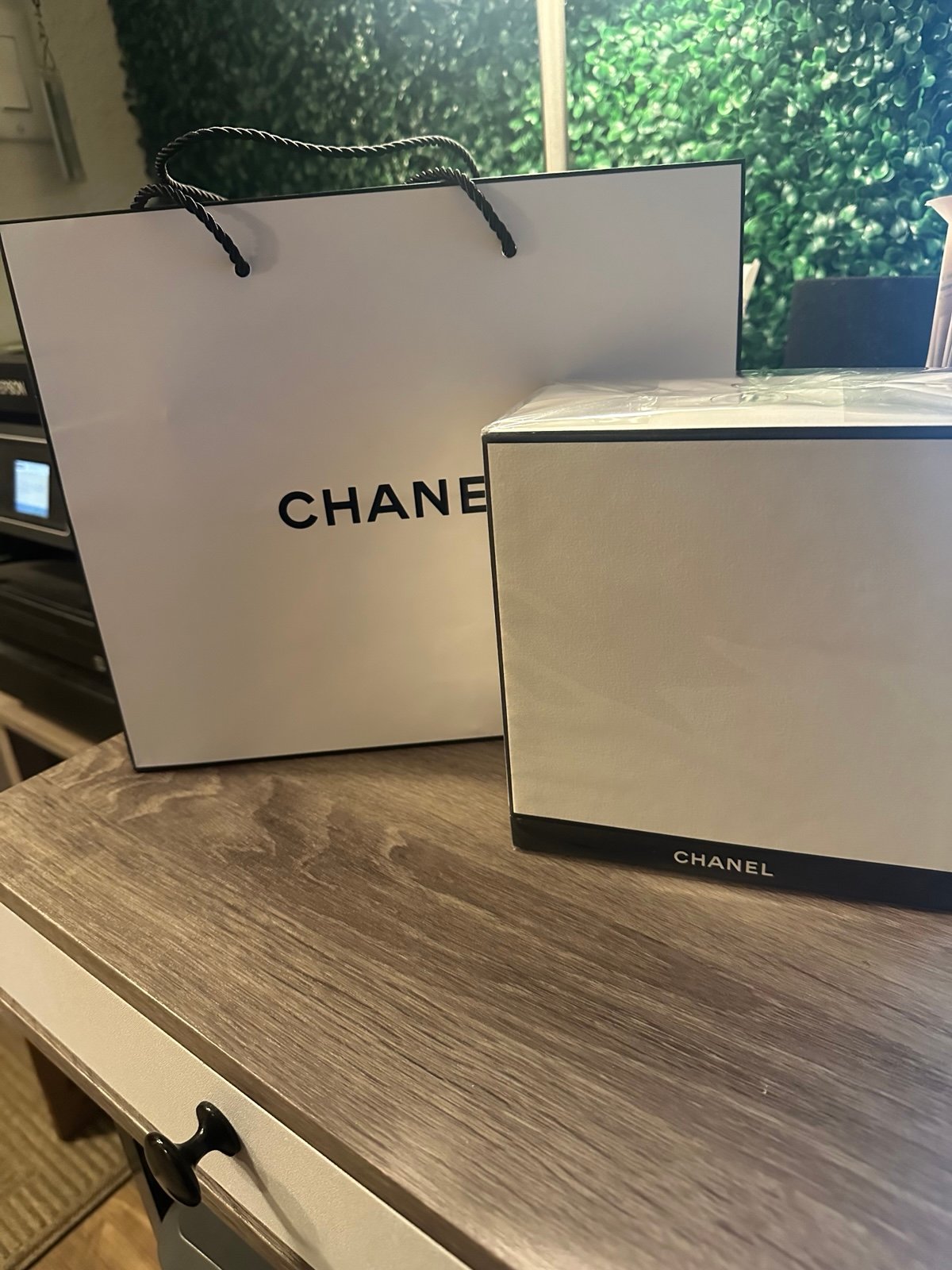 Chanel 1957 Les Exclusifs De 6.8 fl oz Eau de Parfum Huile Corps Set in White