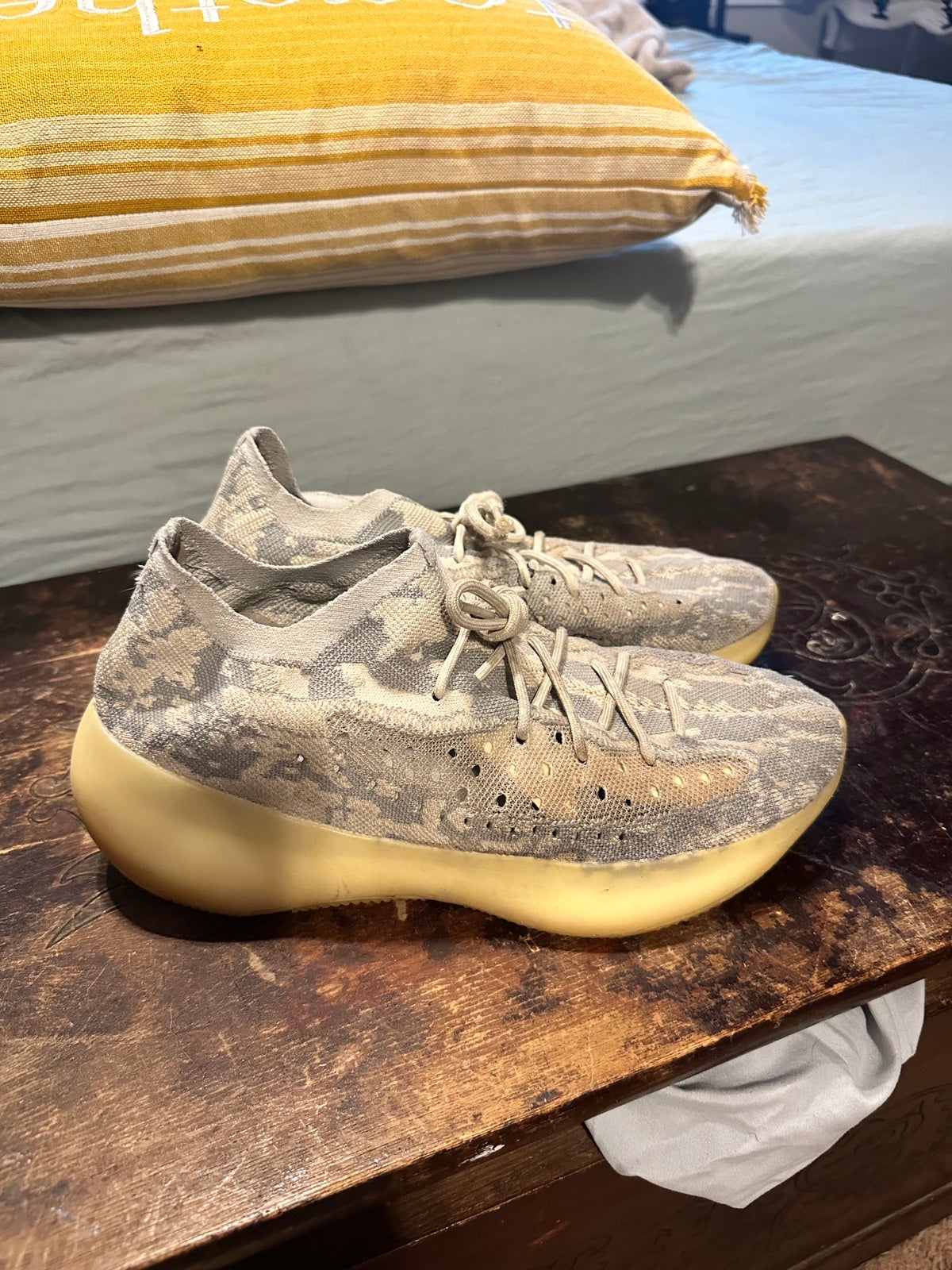 Men’s yeezy 700