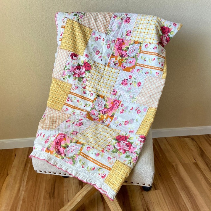 Vintage Shabby Floral Roses Patchwork Bedspread Coverlet Size: Twin Cottagecore