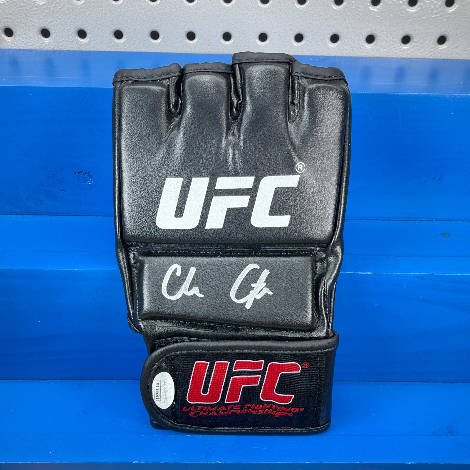 COLBY COVINGTON Signed UFC MMA Glove (JSA) Autograph Signed CHAOS Contender (A)