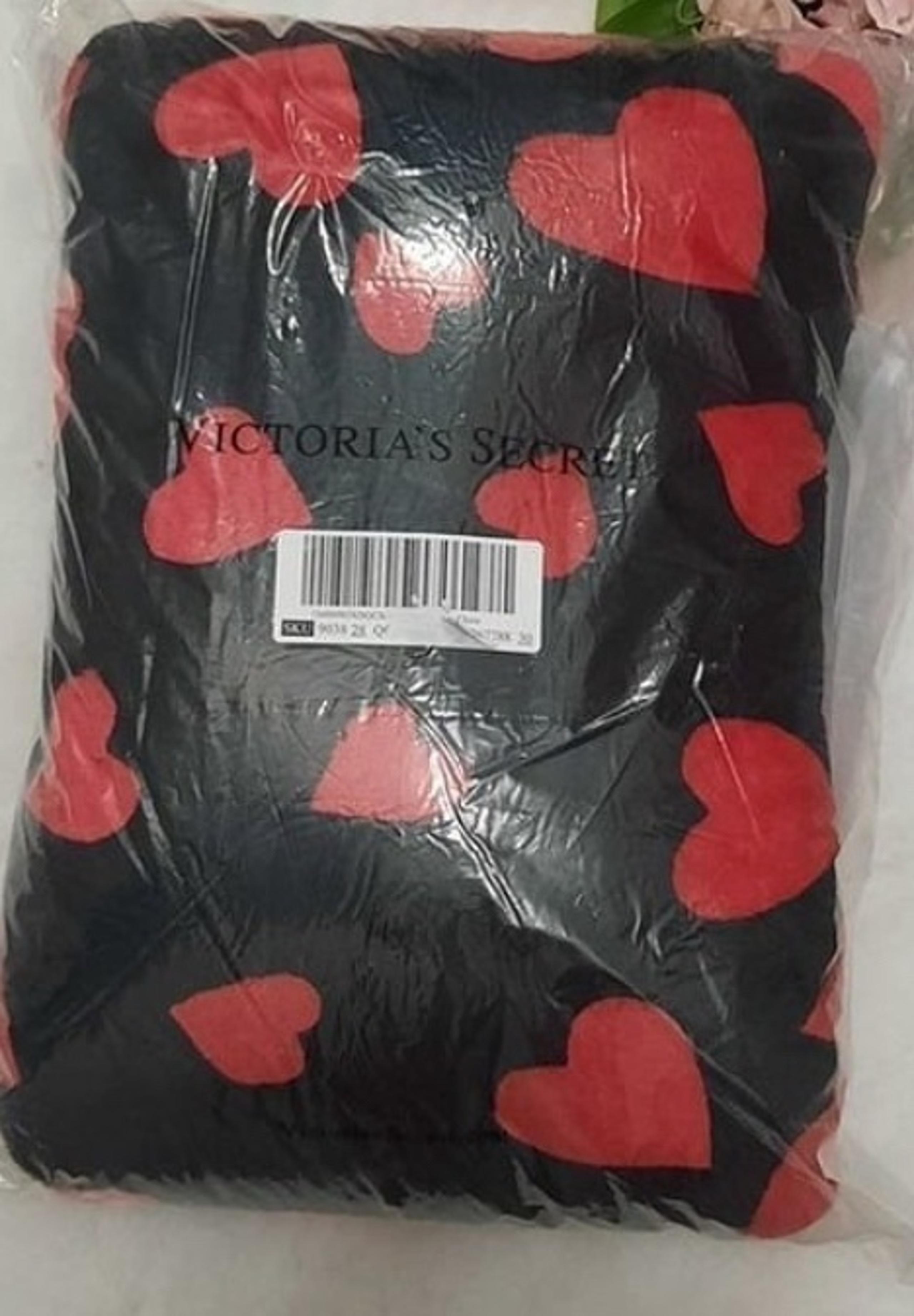 Victoria Secret heart plush blanket- New still in bag