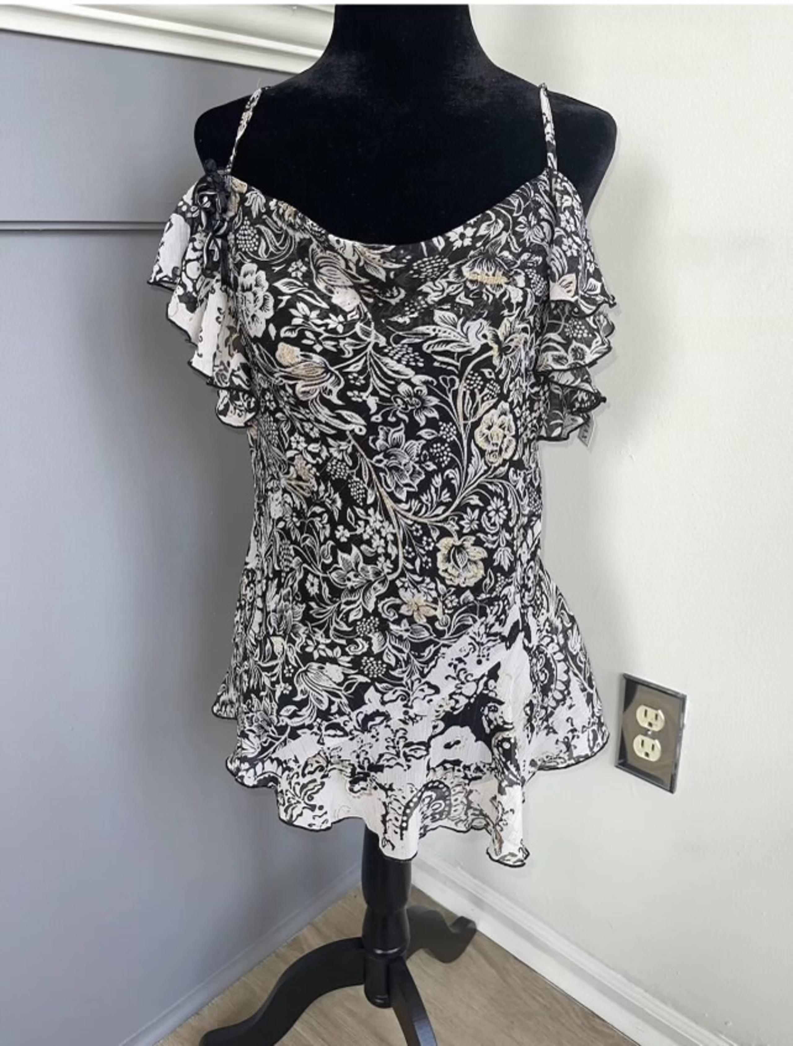 Kaelyn Max Sleeveless ruffle blouse