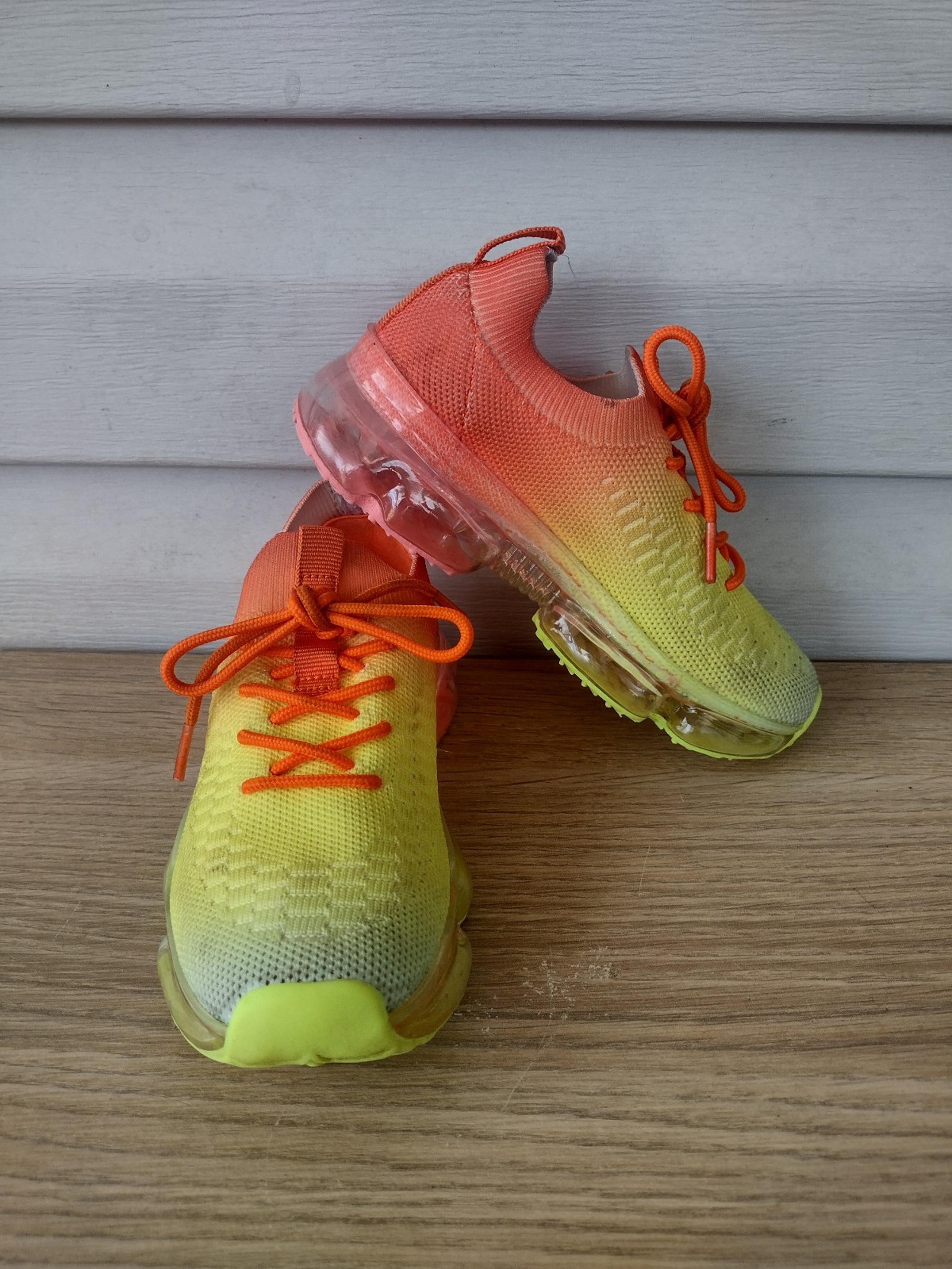 Link Colorful girls shoes size 10
