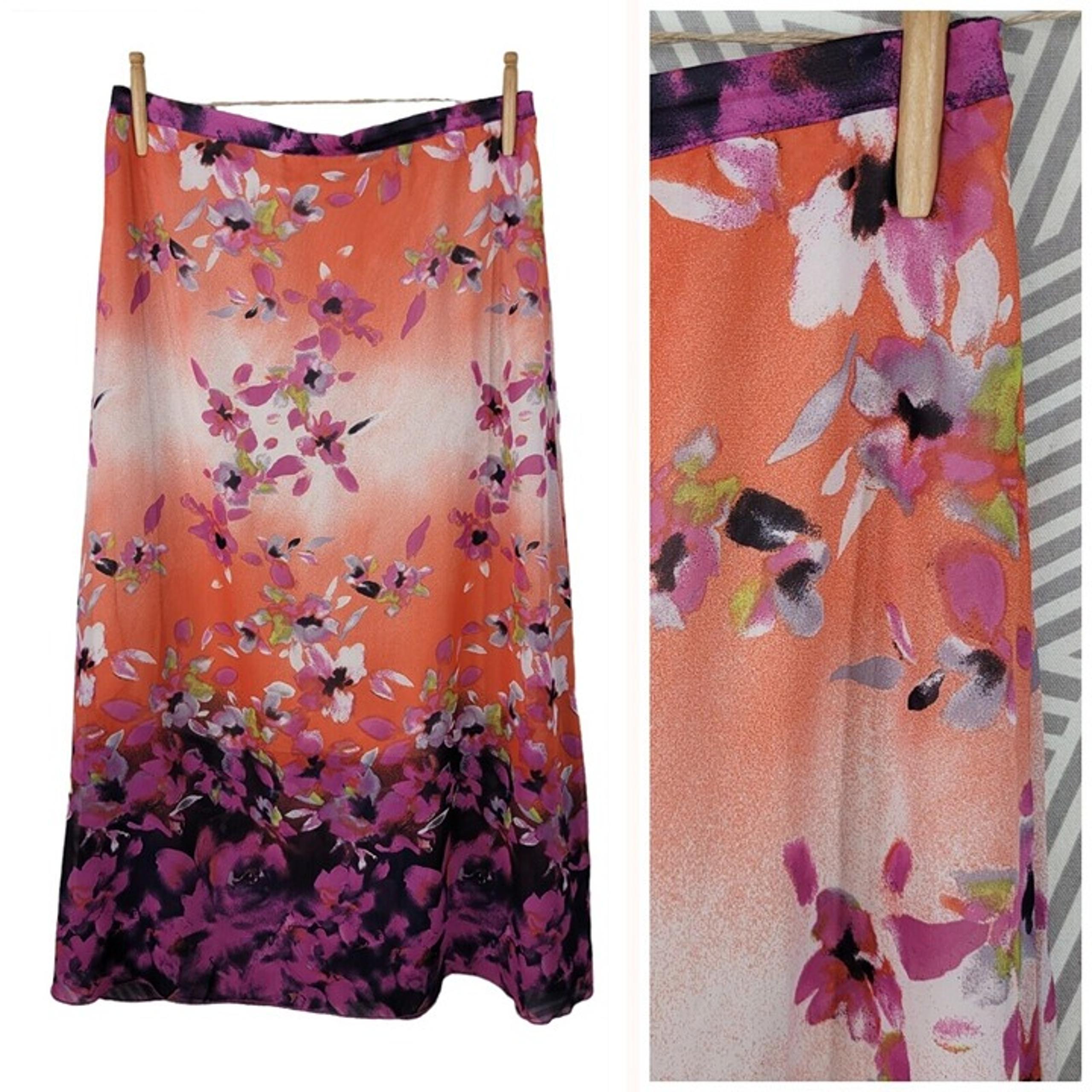 One World Maxi Skirt Size Medium Floral Boho Hippie Elastic Waist Layered Purple