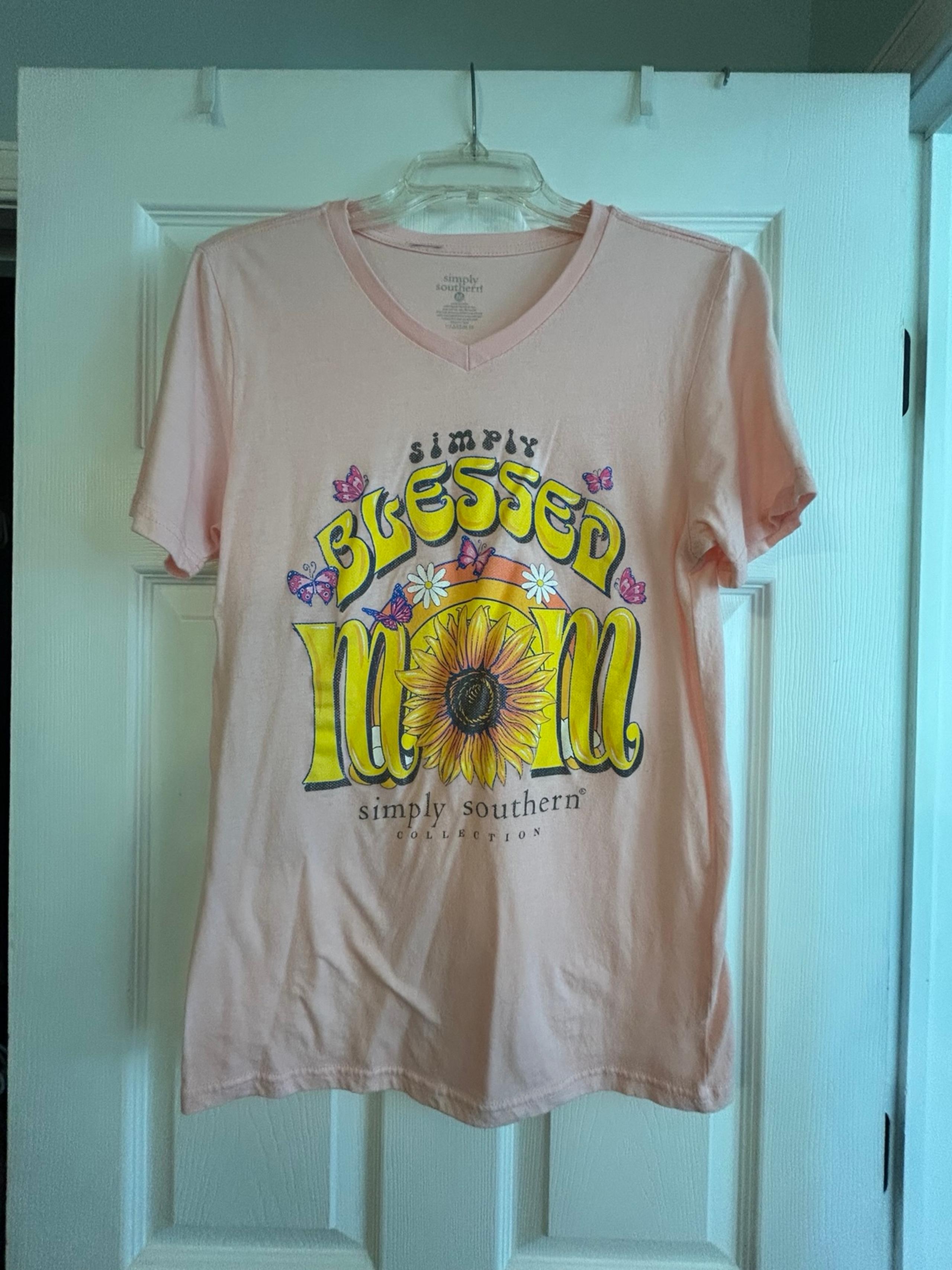 Simply Southern Simply Blessed Mom V-Neck T-Shirt - Size Women’s Medium