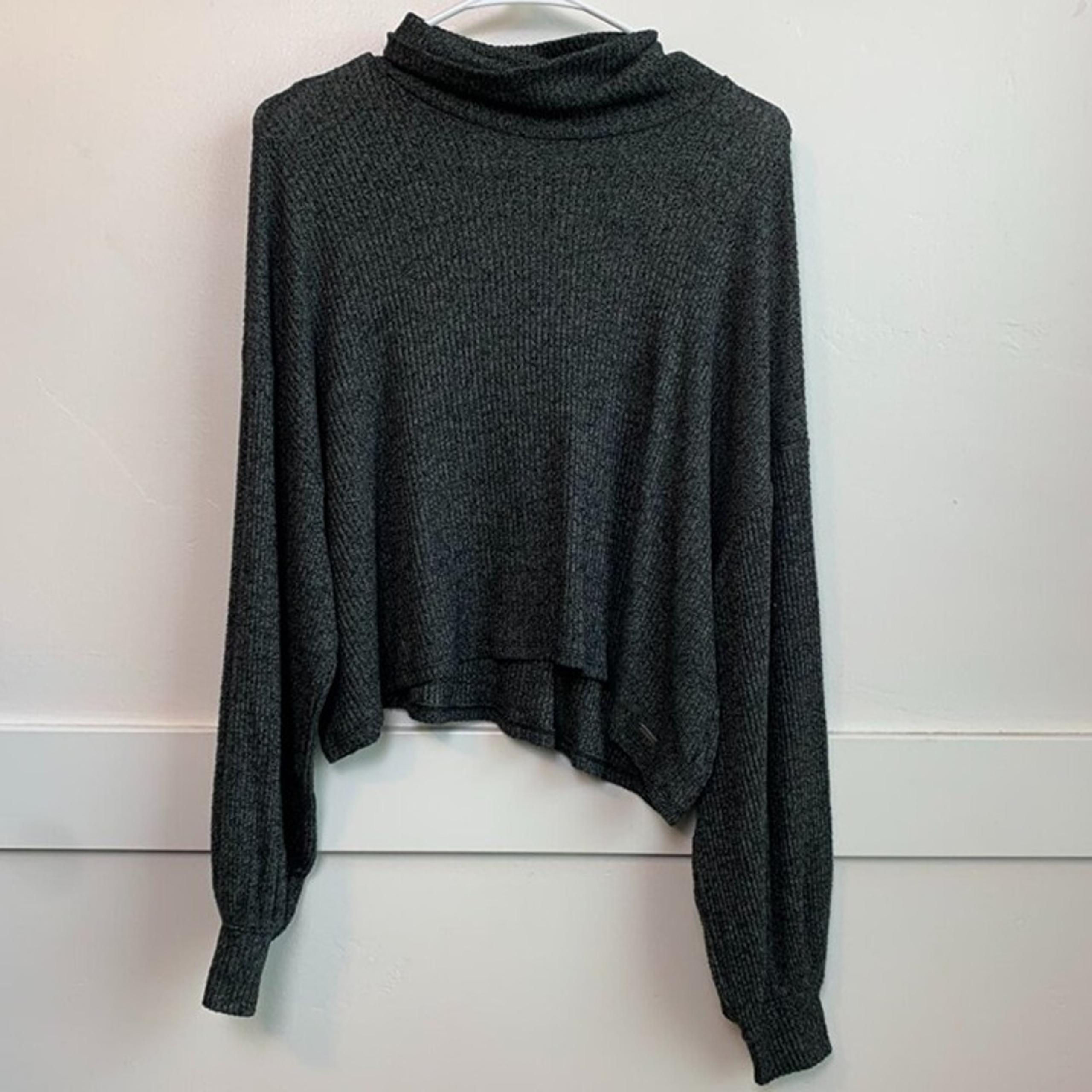 Hollister Dark Gray Ribbed Cropped Cowl Neck Sweater Size Medium