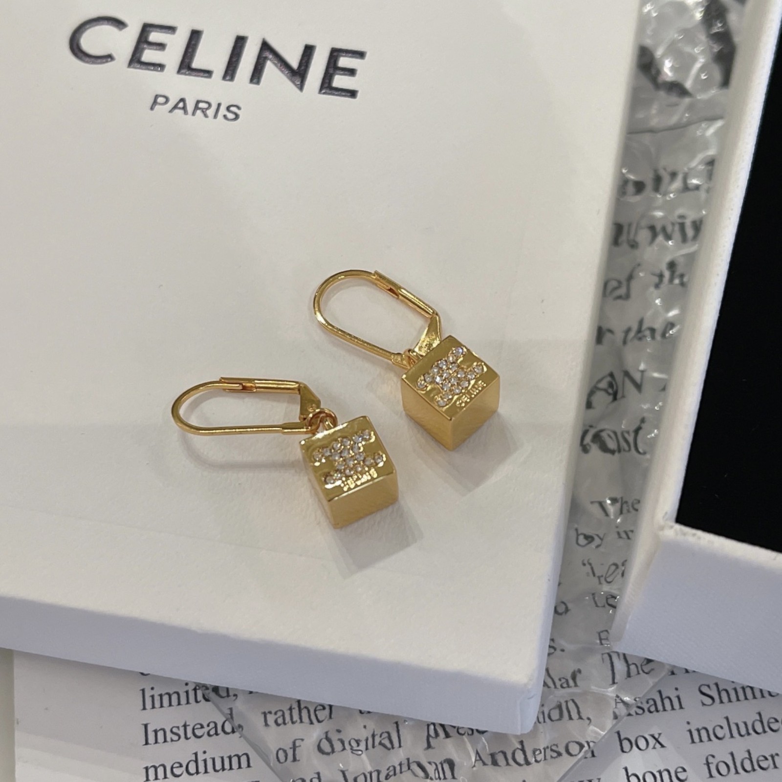 Gold fashion square earrings