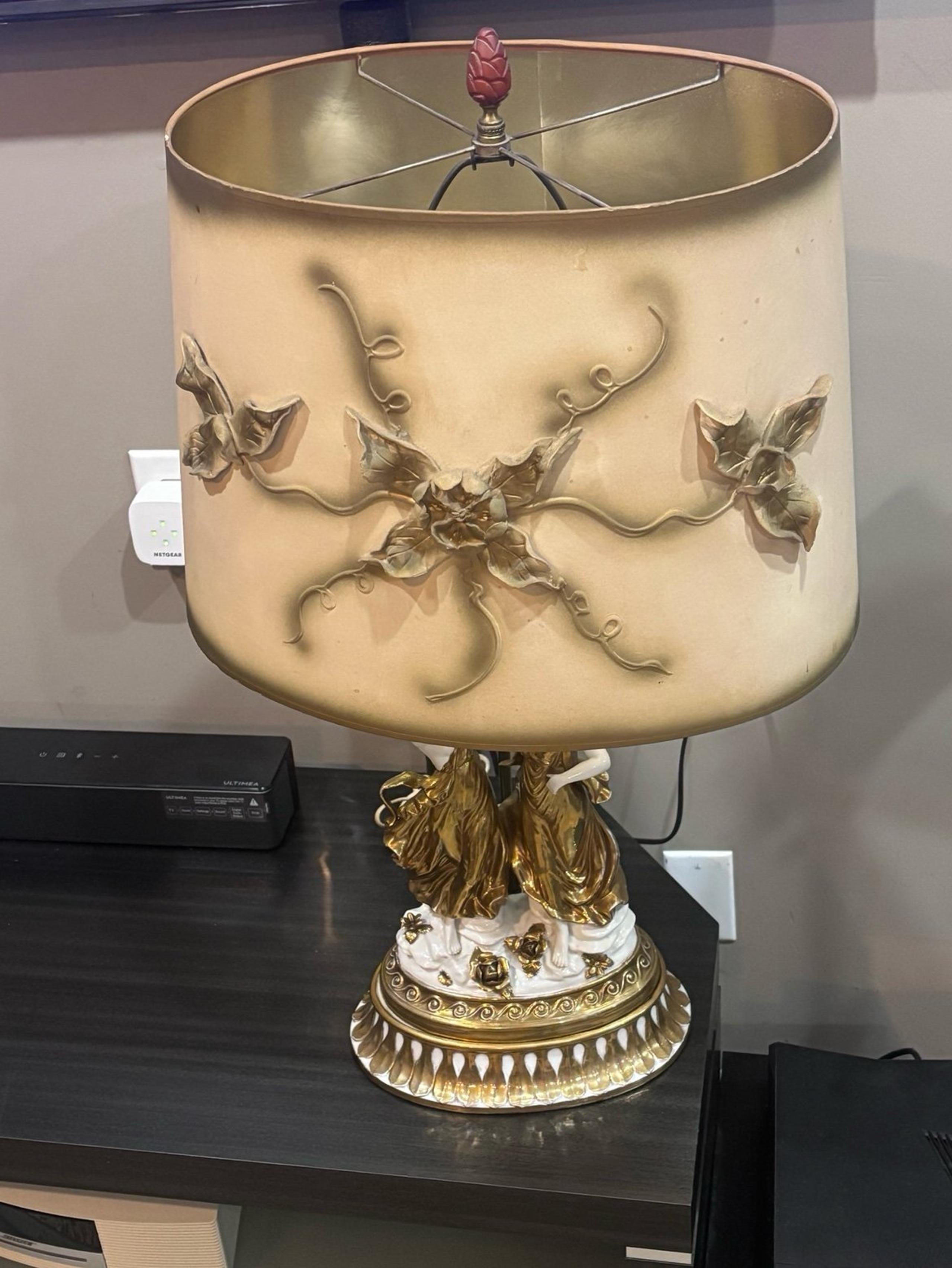 Vintage 25.5” Italian Capodimonte-Style Porcelain Table Lamp – Gilded Neoclassic