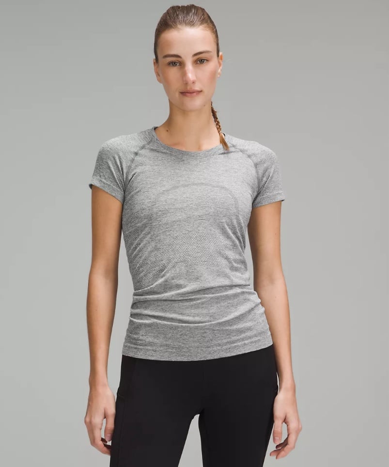 Swiftly Tech Short-Sleeve Shirt 2.0 ( SLIGHT STAN ON UPPER SOULDER )