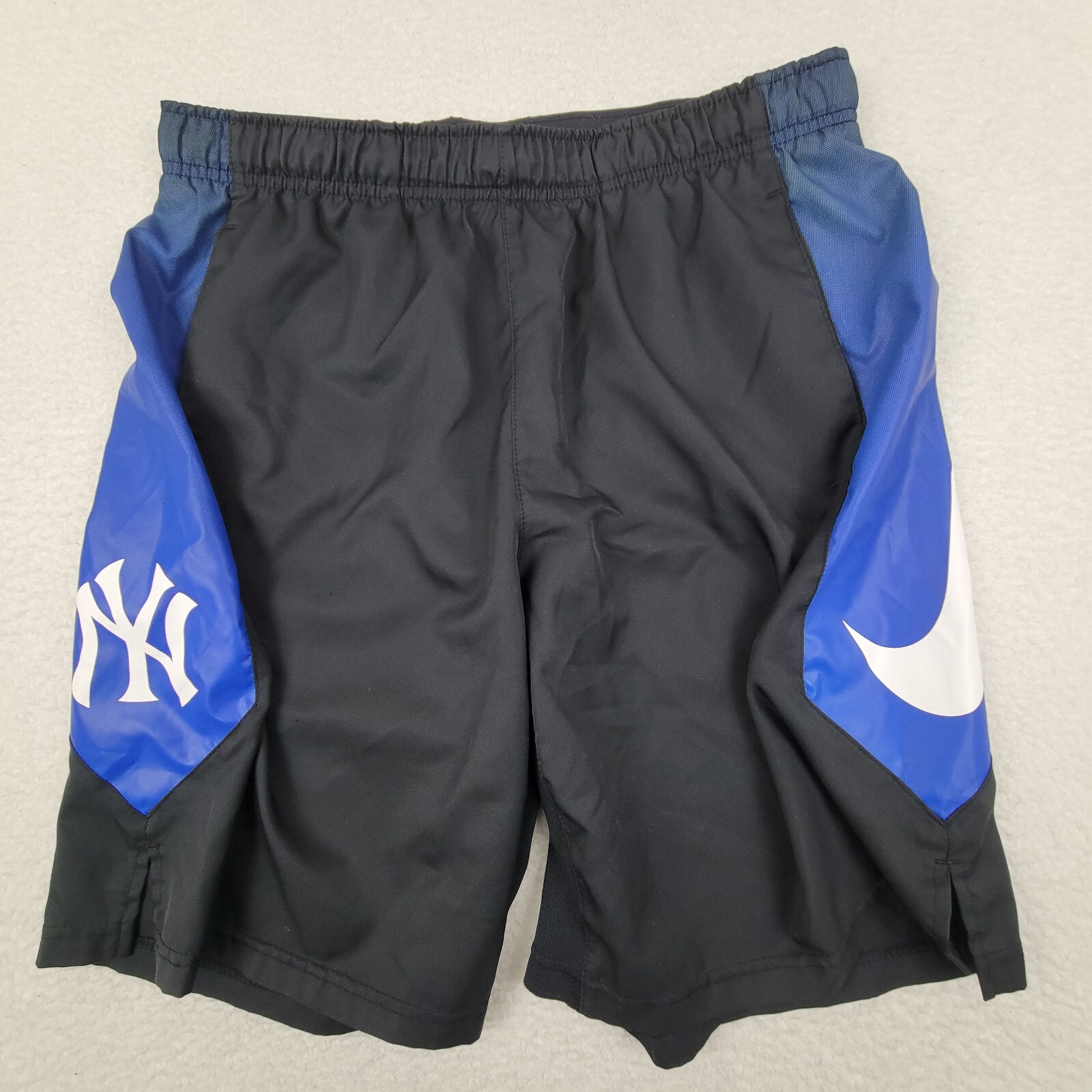 New York Yankees Nike Athletic Training Shorts Mens Large L Measures 31 x 8