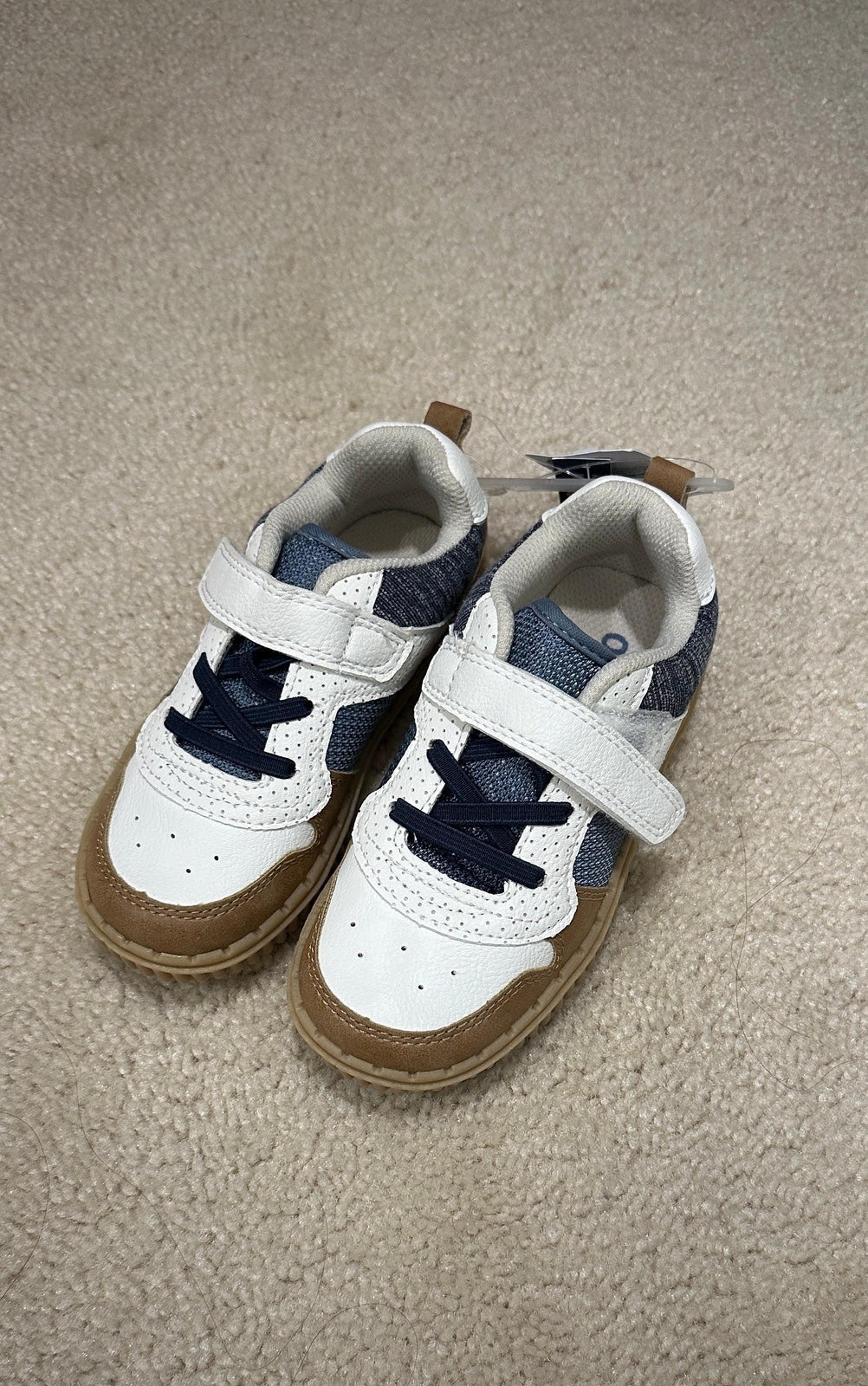 Oshkosh kids sneaker blue/ white size 10