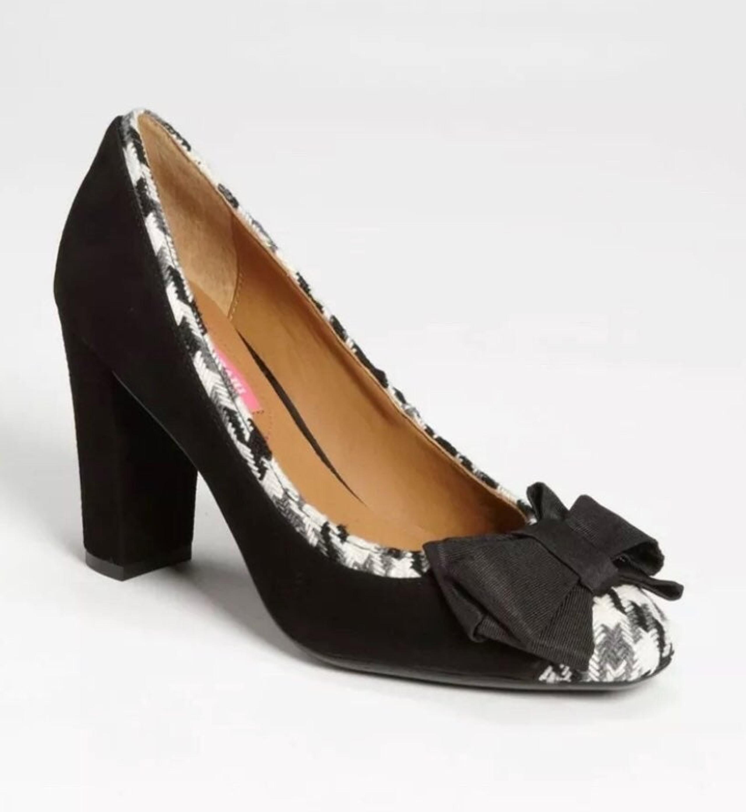 Issac Mizrahi New York Lauren Pump size