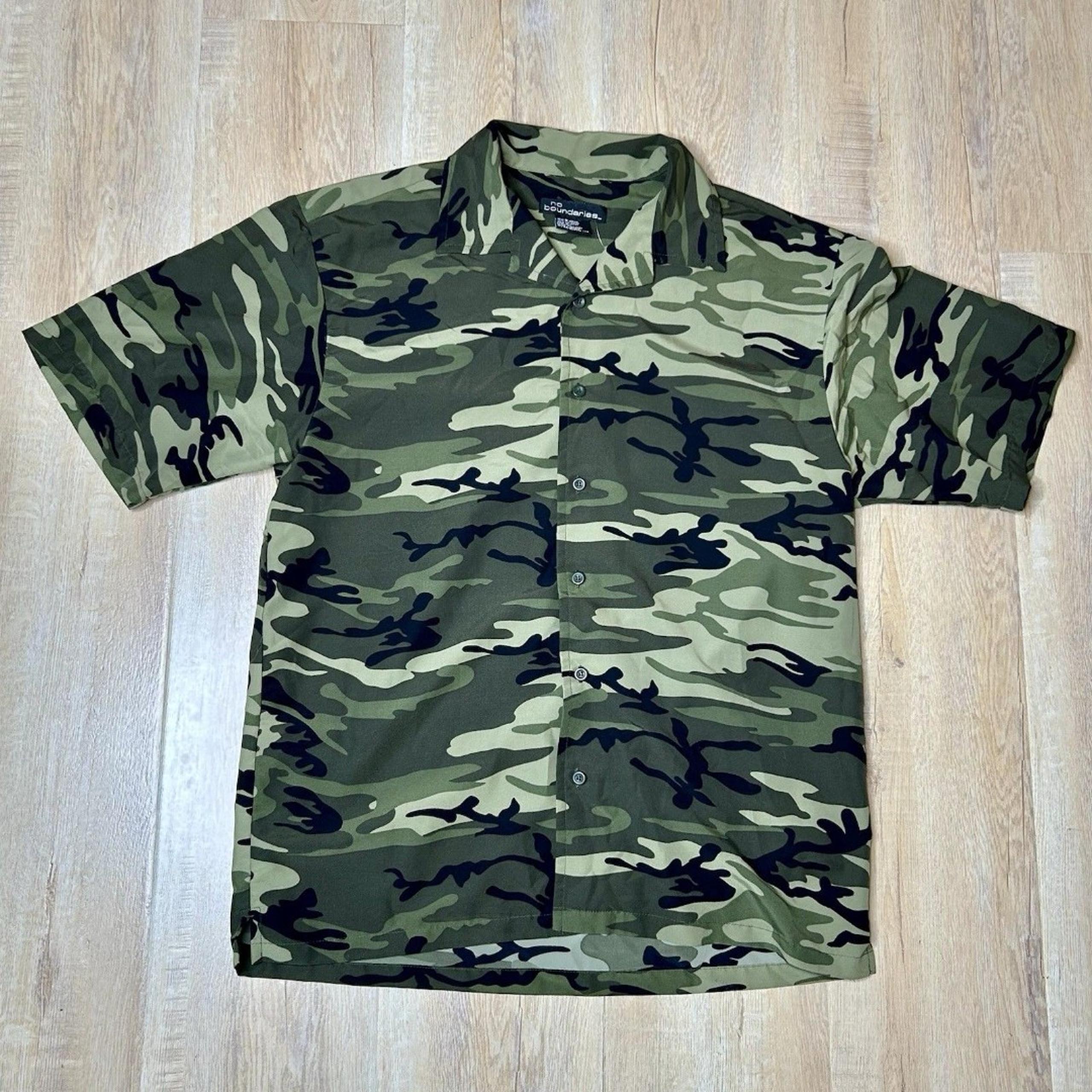 No Boundaries Camo Short Sleeve Button Up Mens Shirt Medium