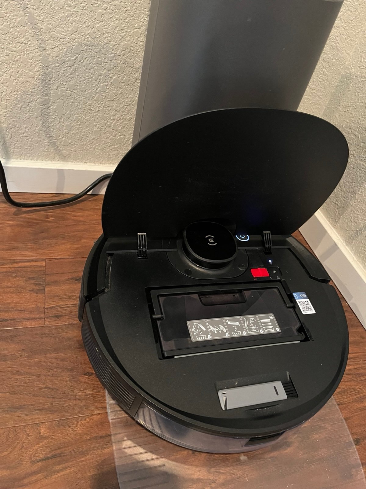 Ecovac N8+ self empty vac and mop - detail