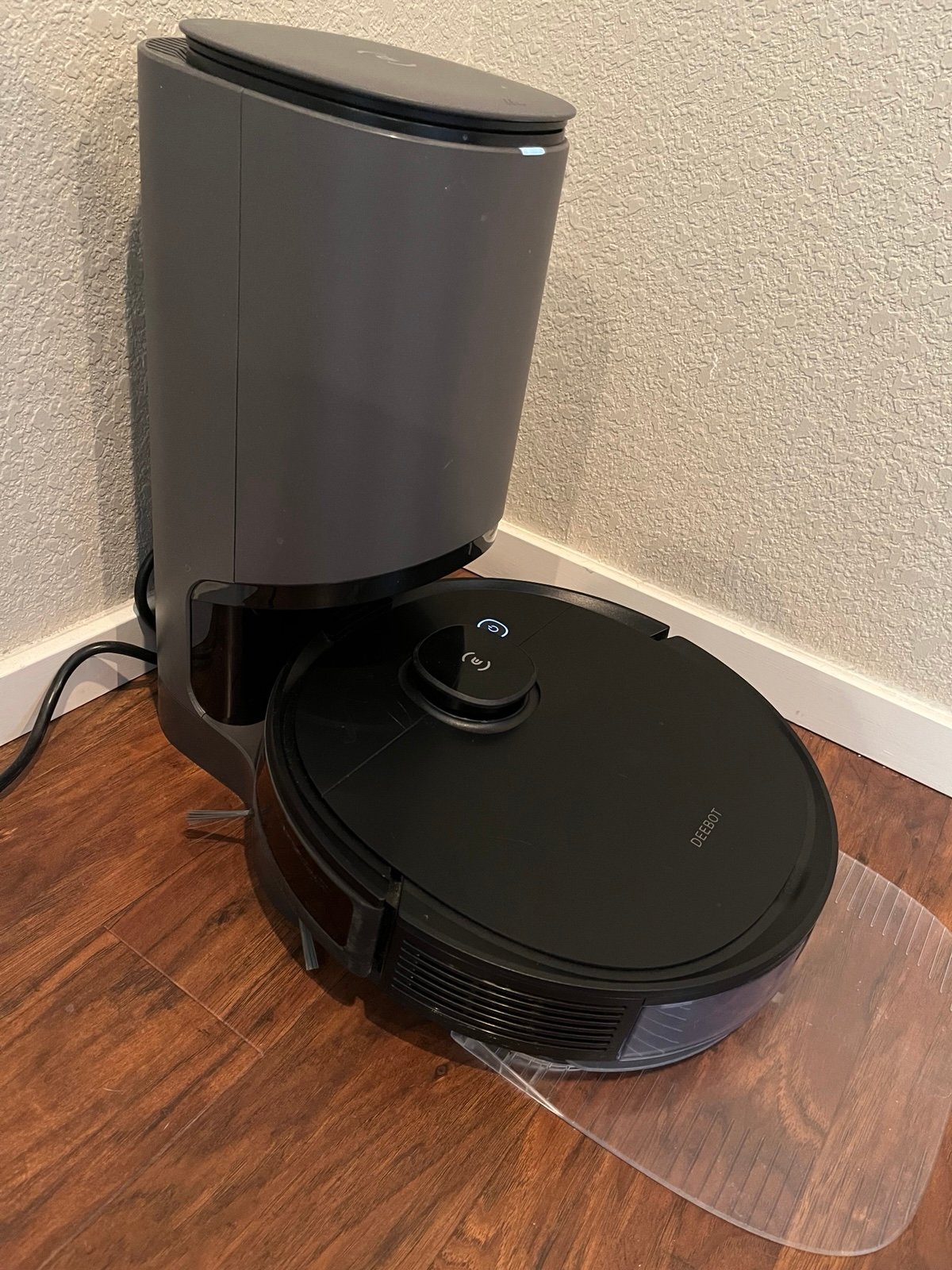 Ecovac N8+ self empty vac and mop - detail